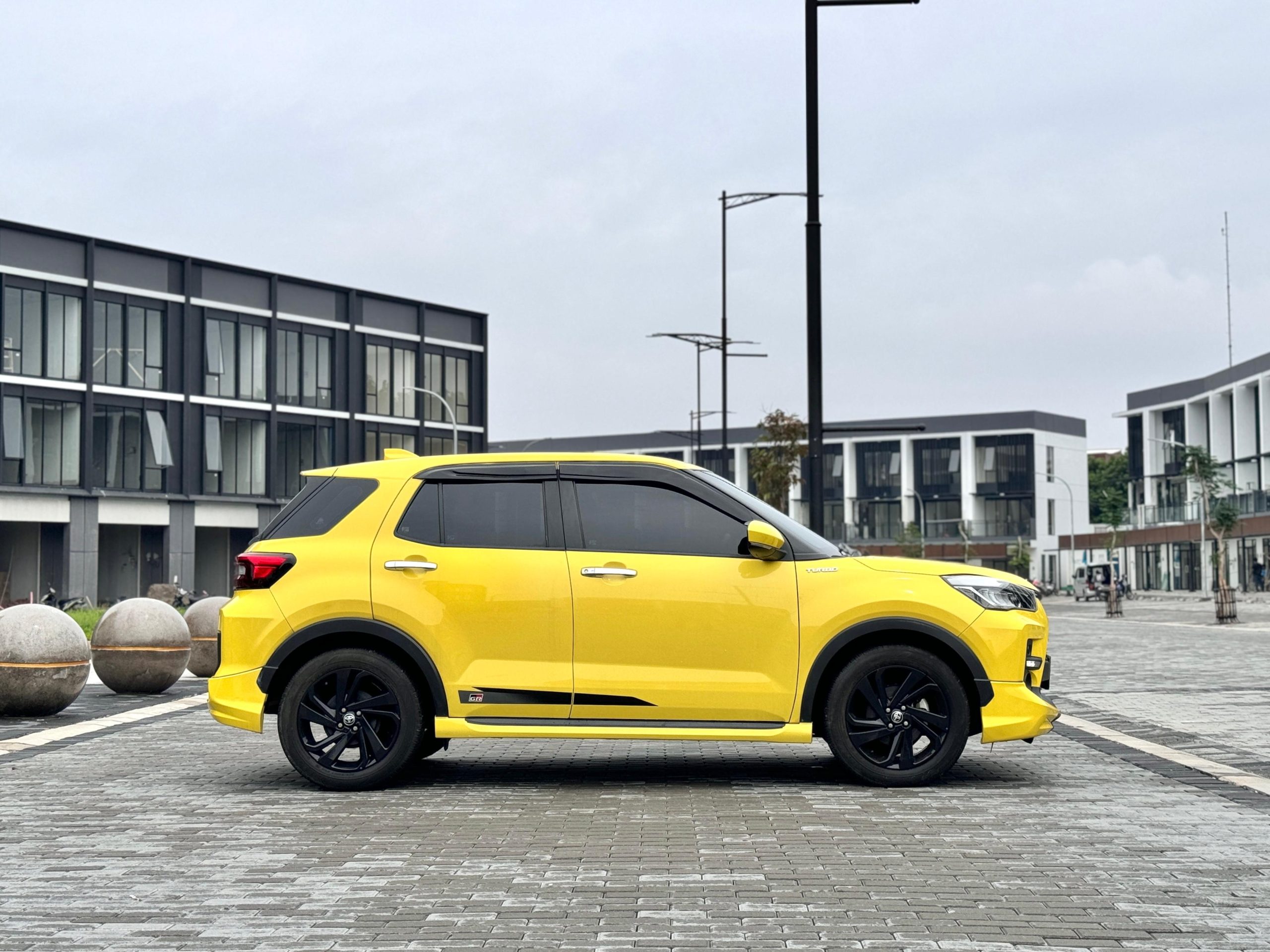 Toyota Raize 1.0 t Gr Sport AT Kuning - Gambar 8