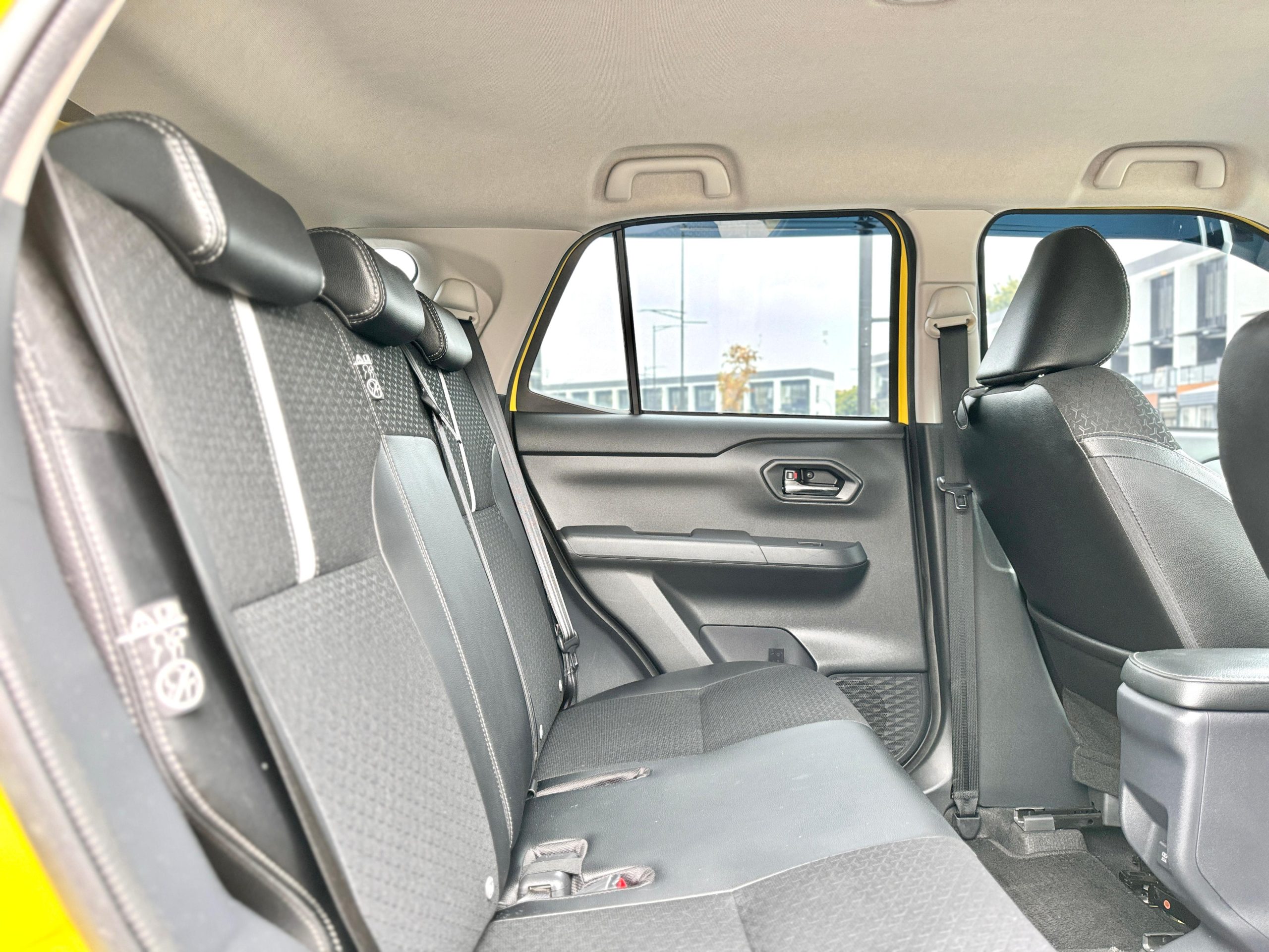 Toyota Raize 1.0 t Gr Sport AT Kuning - Gambar 10