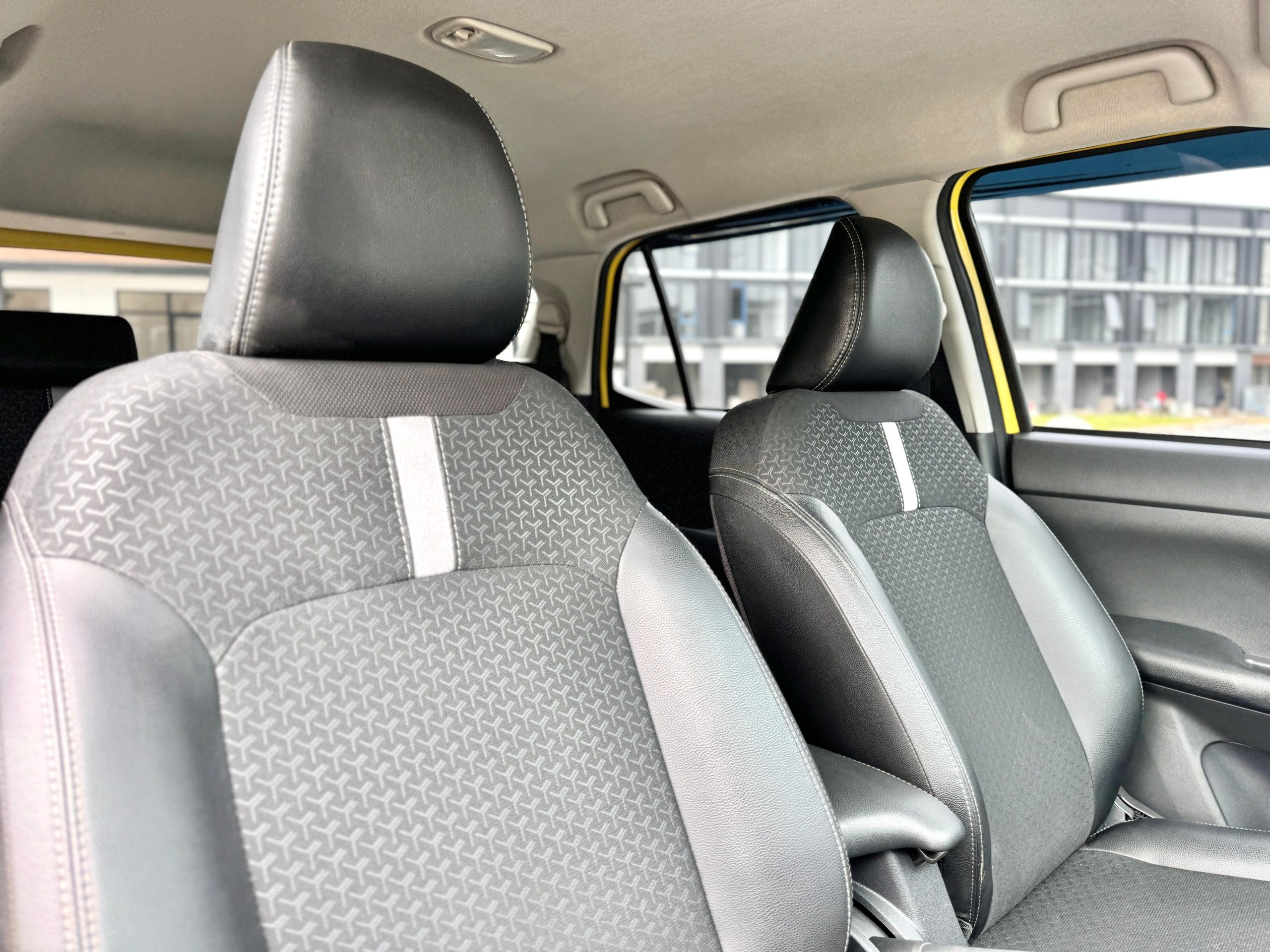 Toyota Raize 1.0 t Gr Sport AT Kuning - Gambar 14