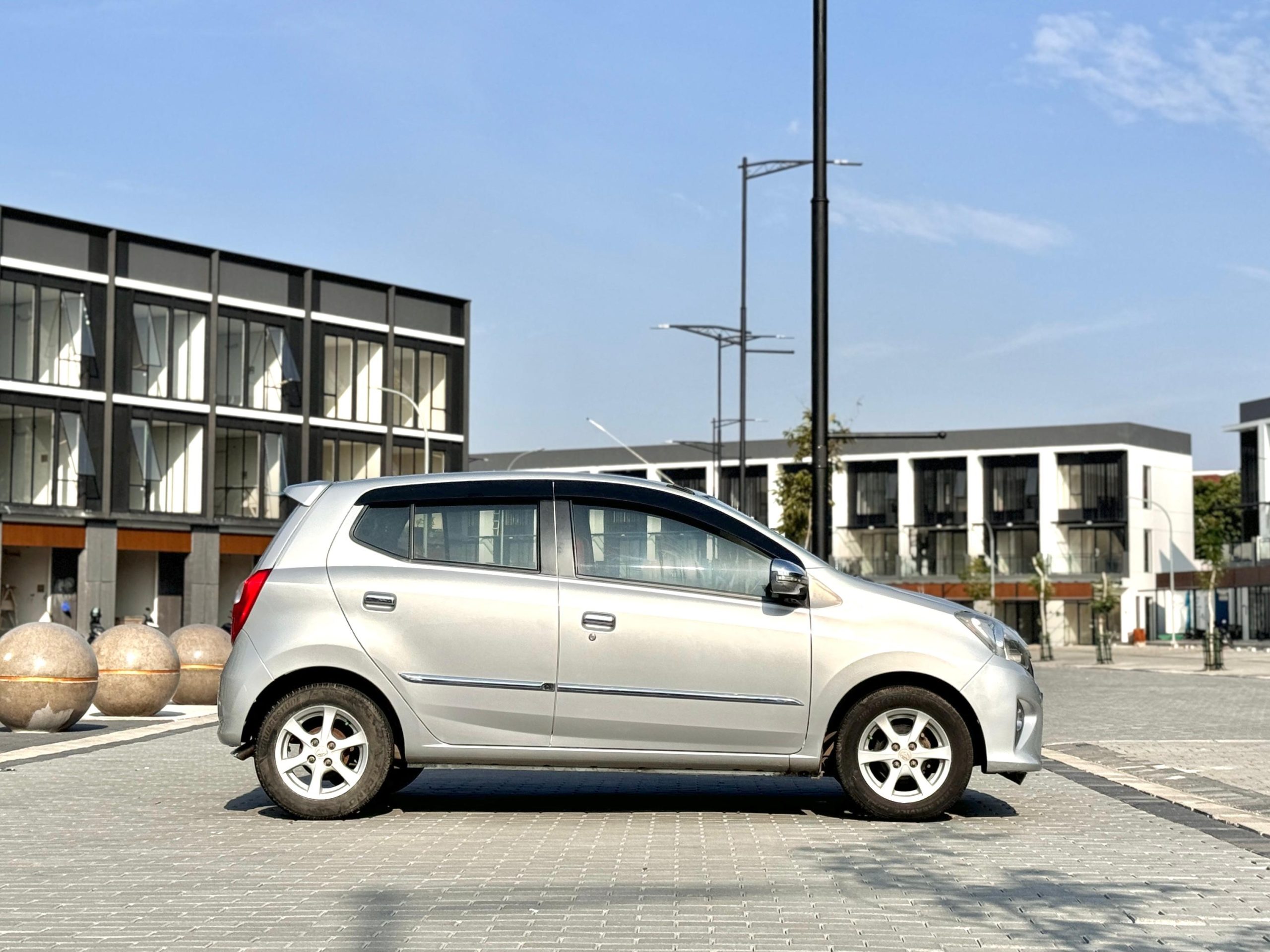 Toyota Agya 1.0 G MT Silver - Gambar 2