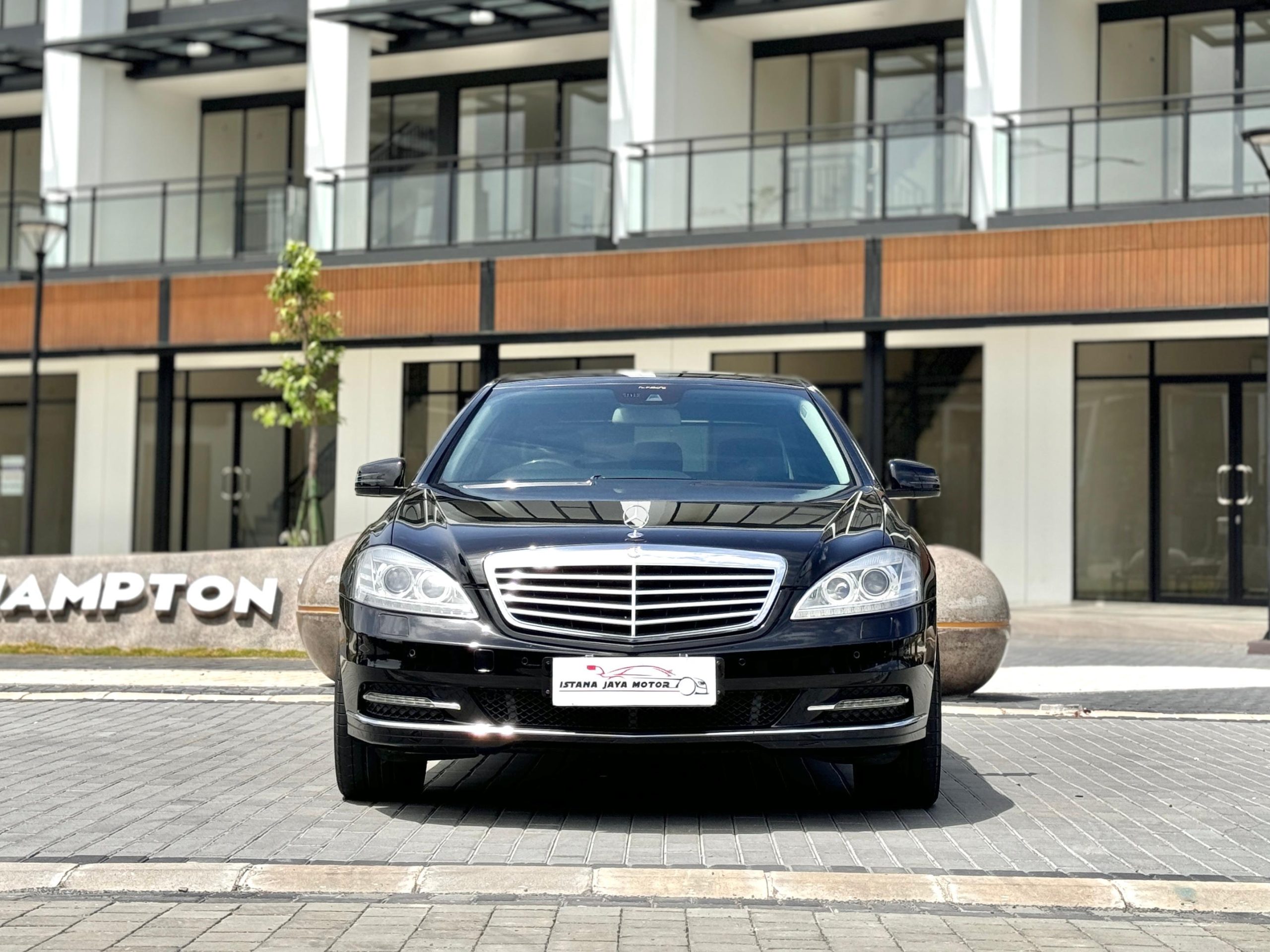 Mercedes S300 L, Hitam