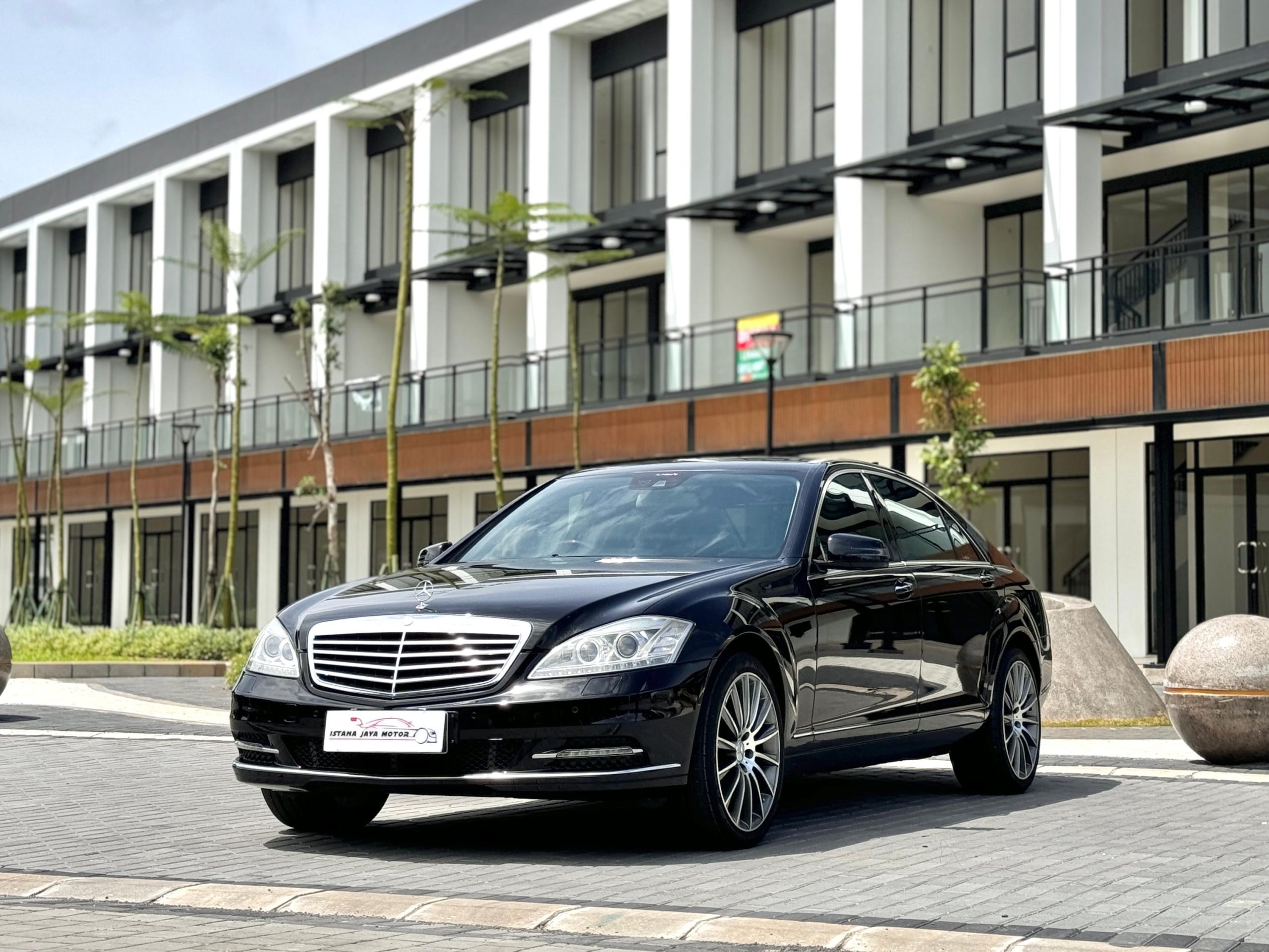Mercedes S300 L, Hitam - Gambar 2