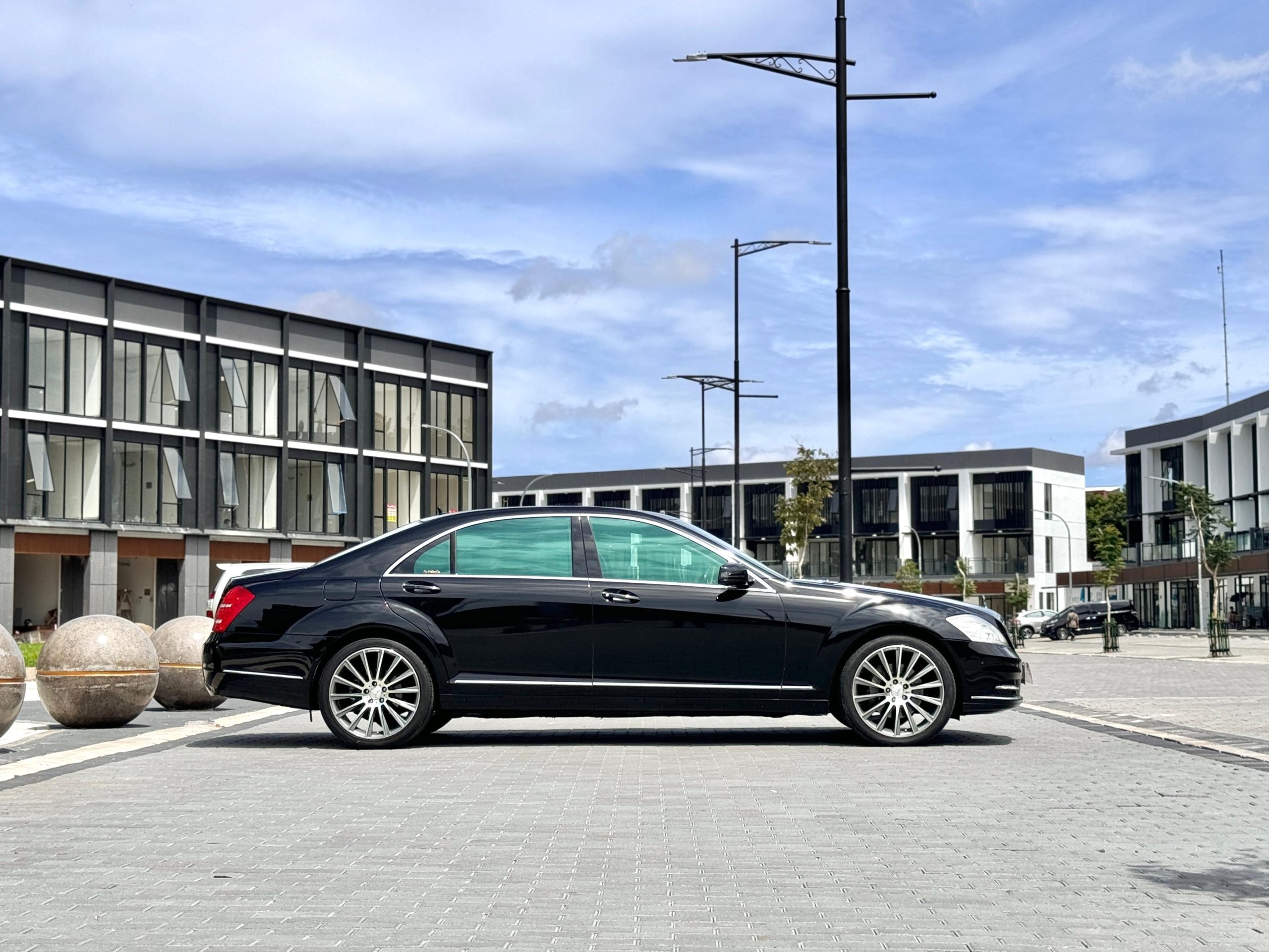 Mercedes S300 L, Hitam - Gambar 3