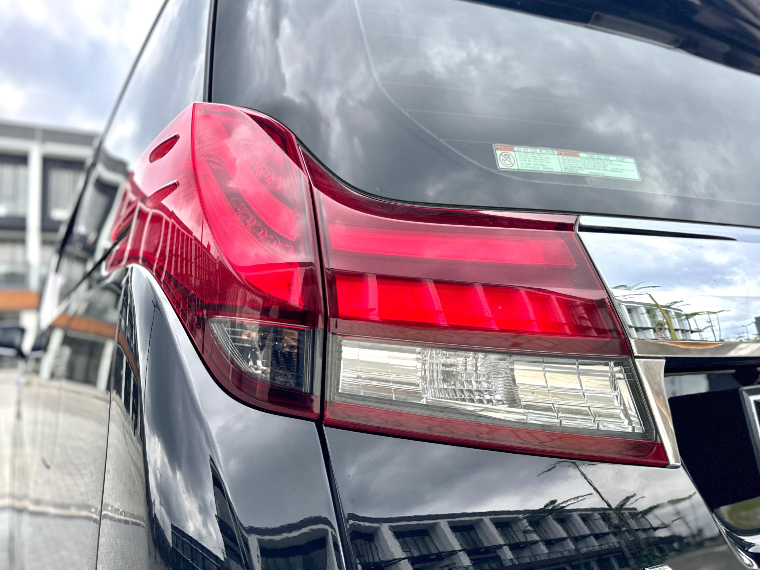 TOYOTA ALPHARD 2.5 G ATPM HITAM - Gambar 8