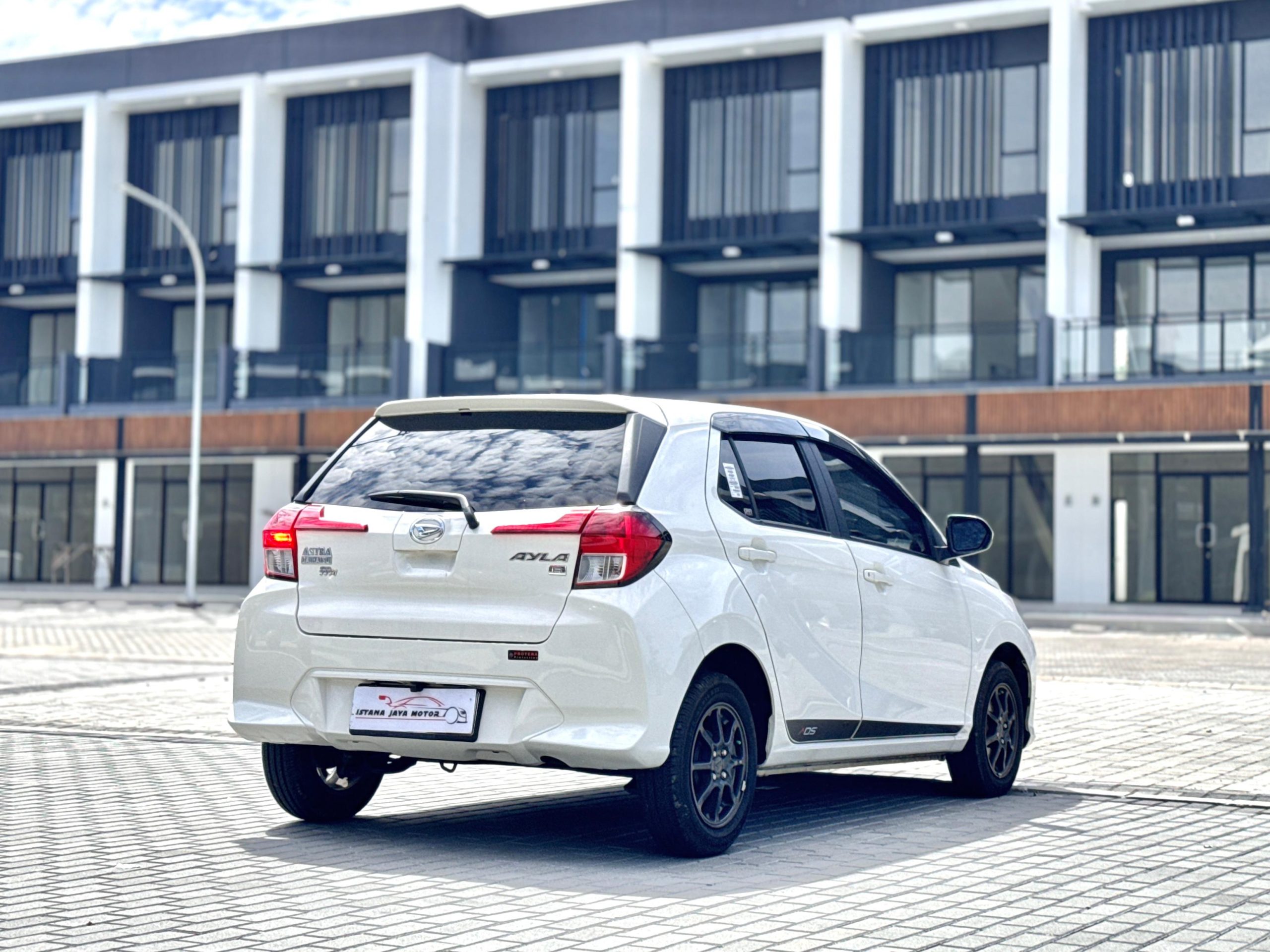 DAIHATSU ALYA 1.2 R MT ADS PUTIH - Gambar 2