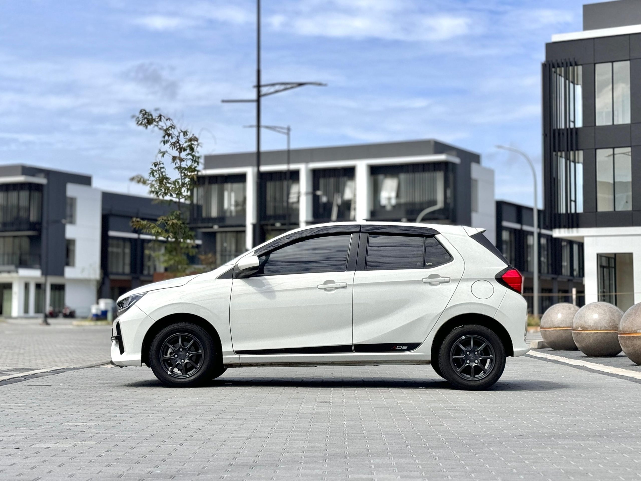 DAIHATSU ALYA 1.2 R MT ADS PUTIH - Gambar 4