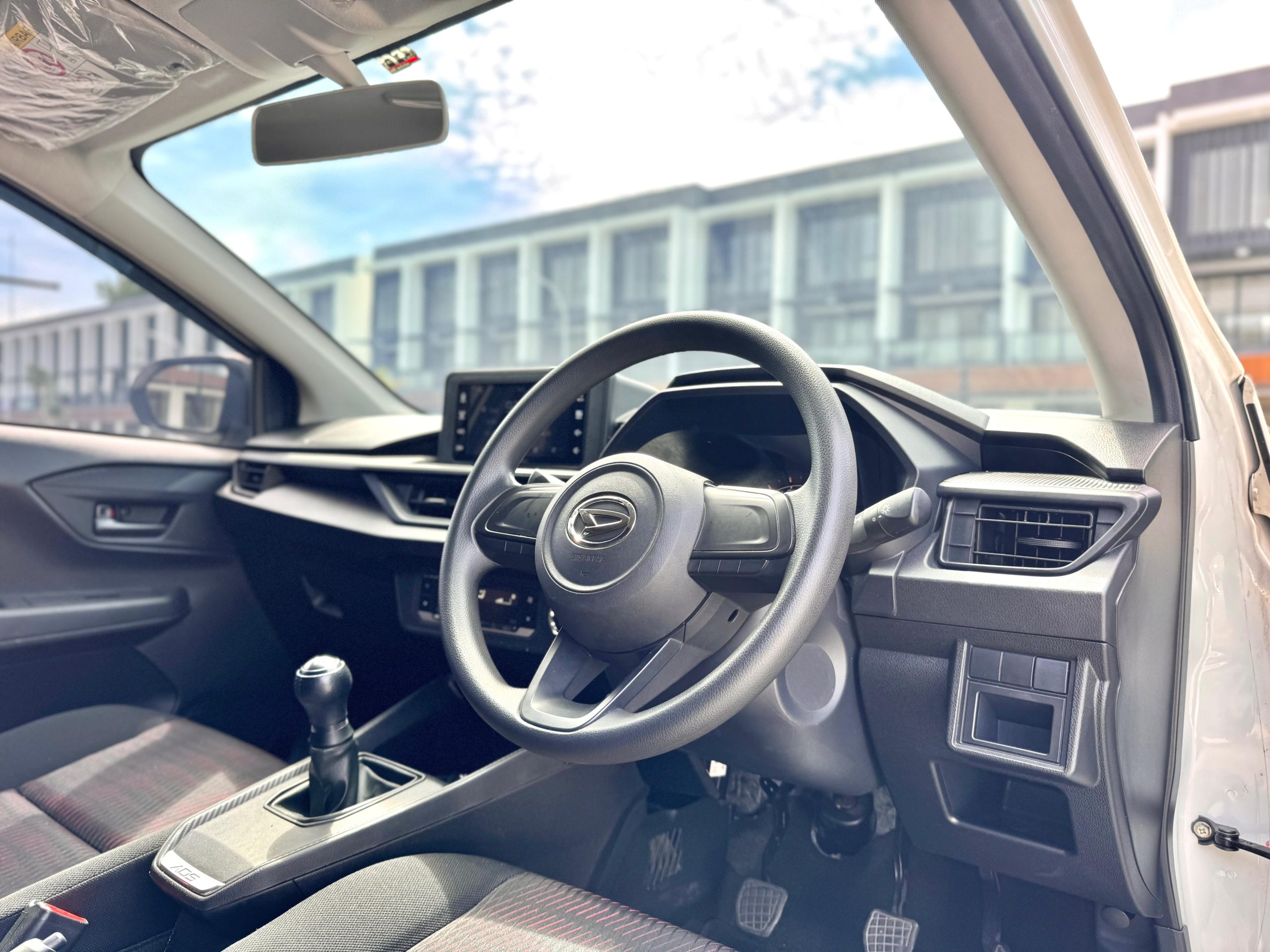 DAIHATSU ALYA 1.2 R MT ADS PUTIH - Gambar 8