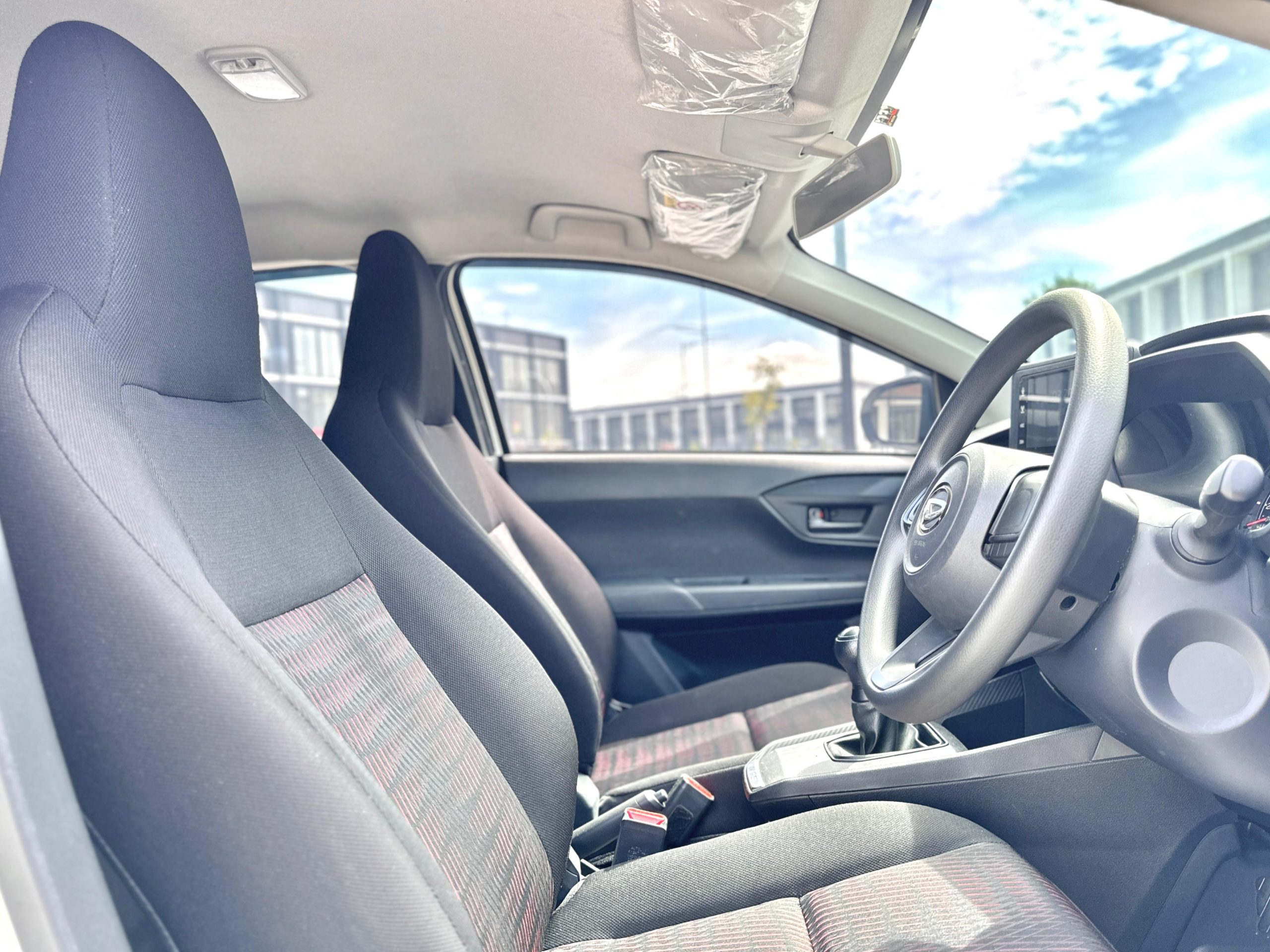 DAIHATSU ALYA 1.2 R MT ADS PUTIH - Gambar 11