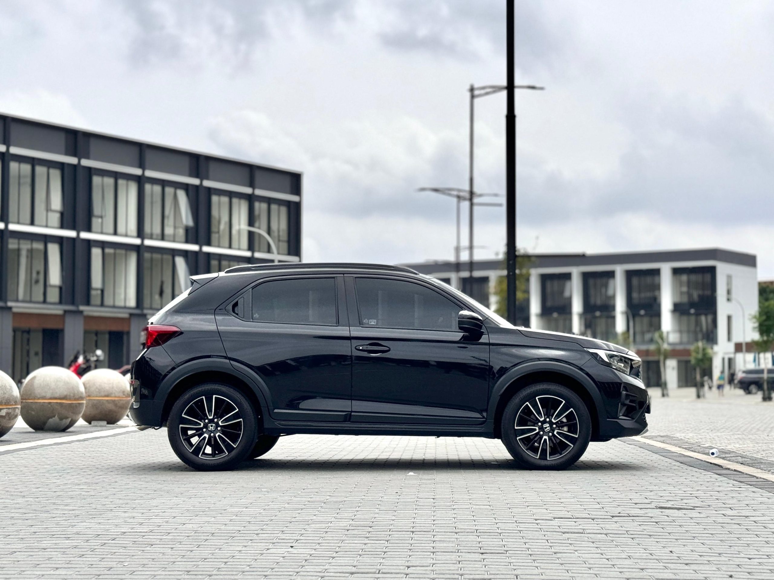 Honda Wrv Sensing Hitam - Gambar 6