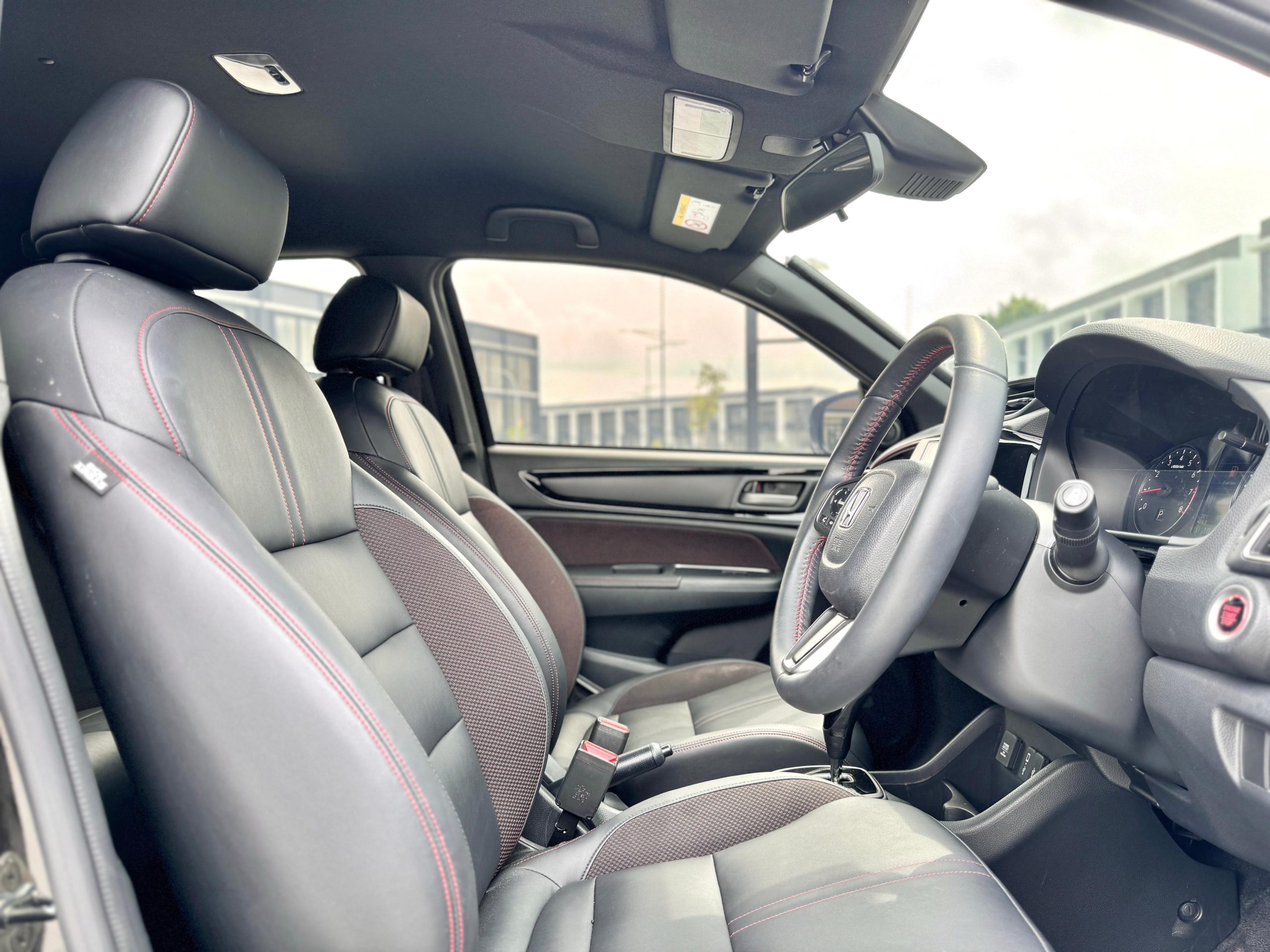 Honda Wrv Sensing Hitam - Gambar 8