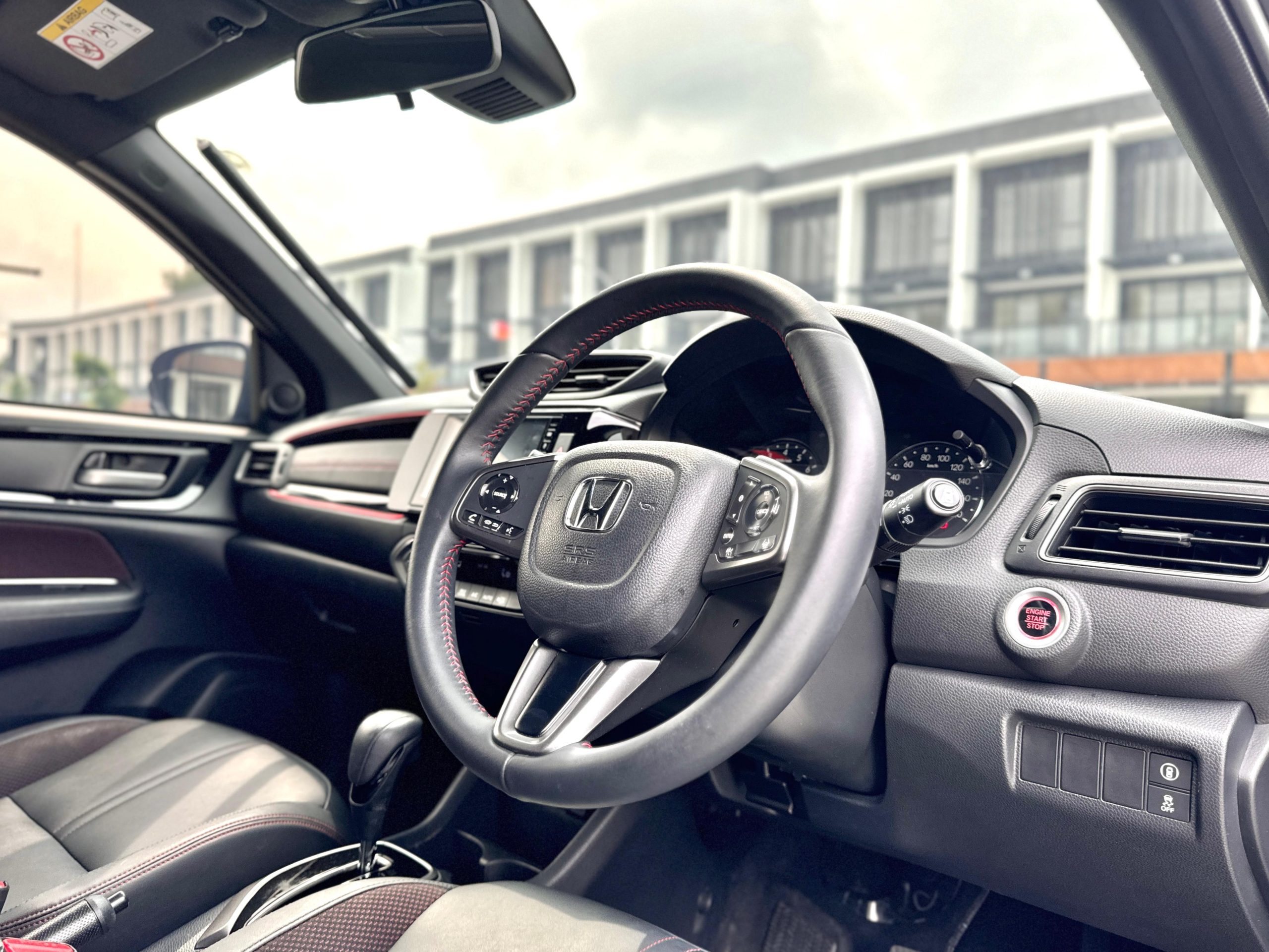 Honda Wrv Sensing Hitam - Gambar 9