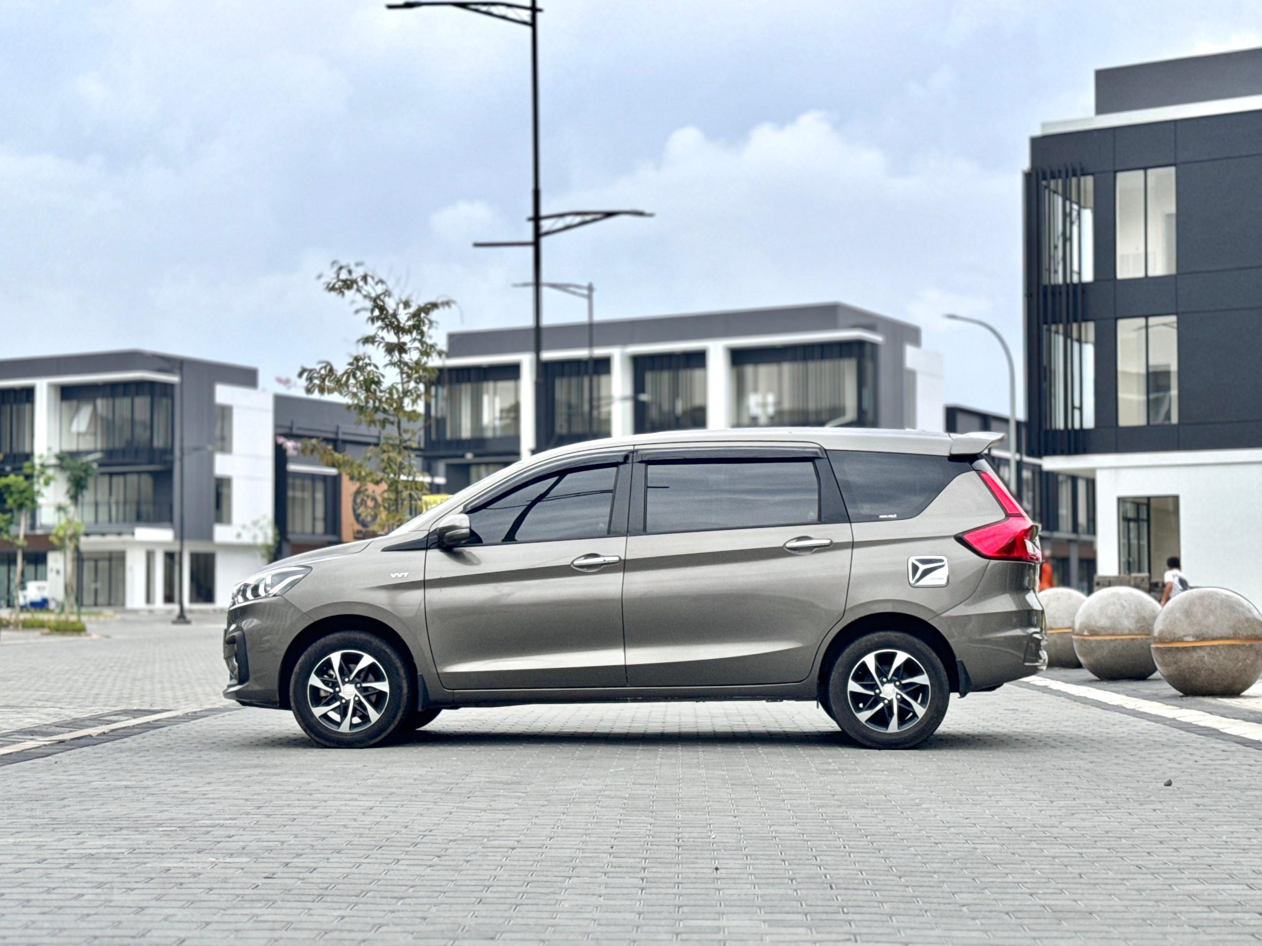 SUZUKI ERTIGA HYBRIB GX AT,ABU - Gambar 2