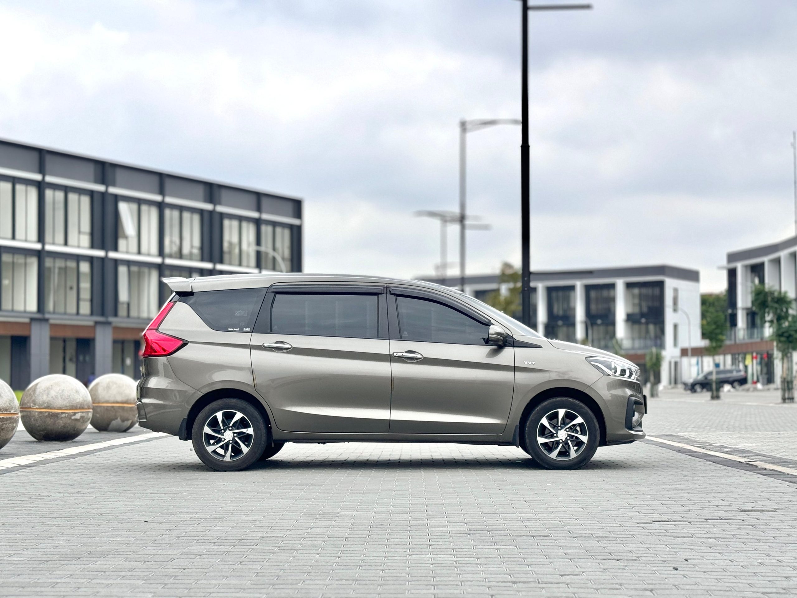 SUZUKI ERTIGA HYBRIB GX AT,ABU - Gambar 3