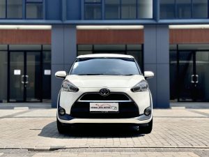 Toyota Sienta G AT Putih