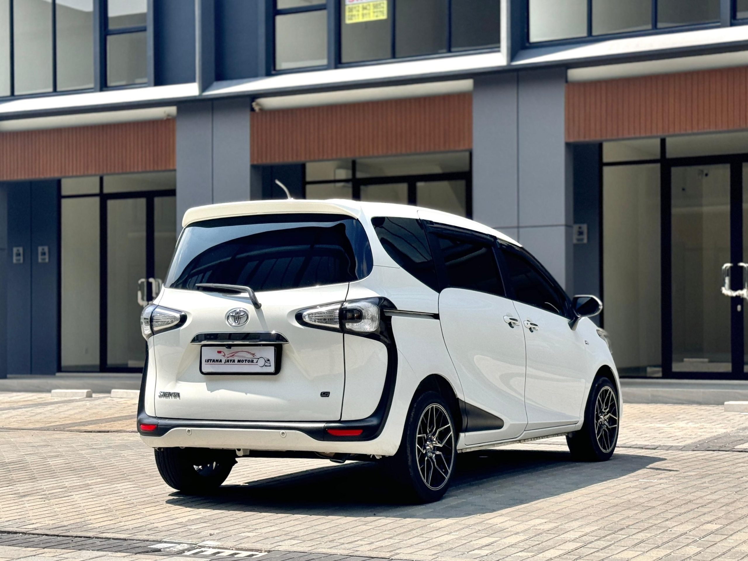 Toyota Sienta G AT Putih - Gambar 3
