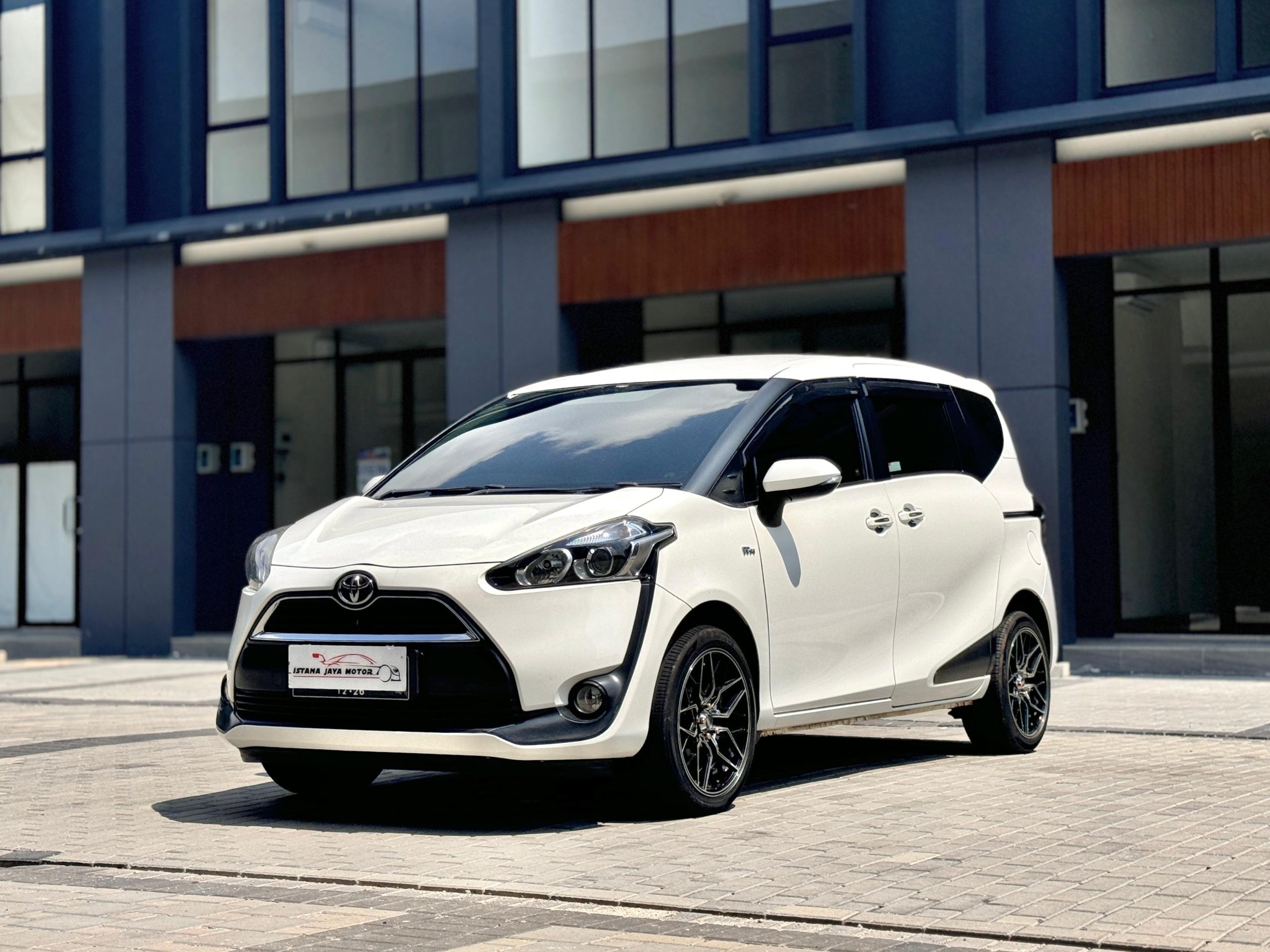 Toyota Sienta G AT Putih - Gambar 4