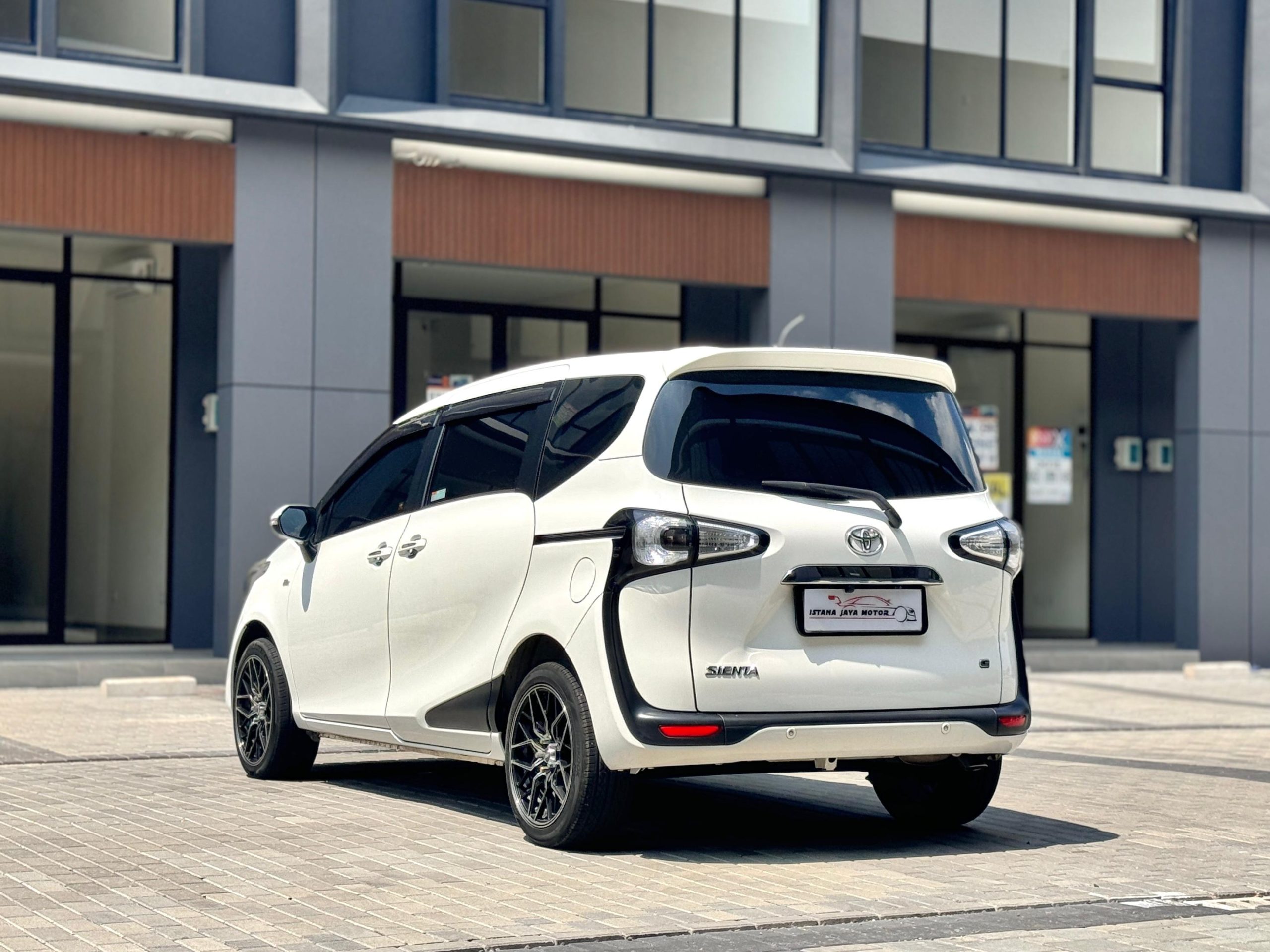 Toyota Sienta G AT Putih - Gambar 6