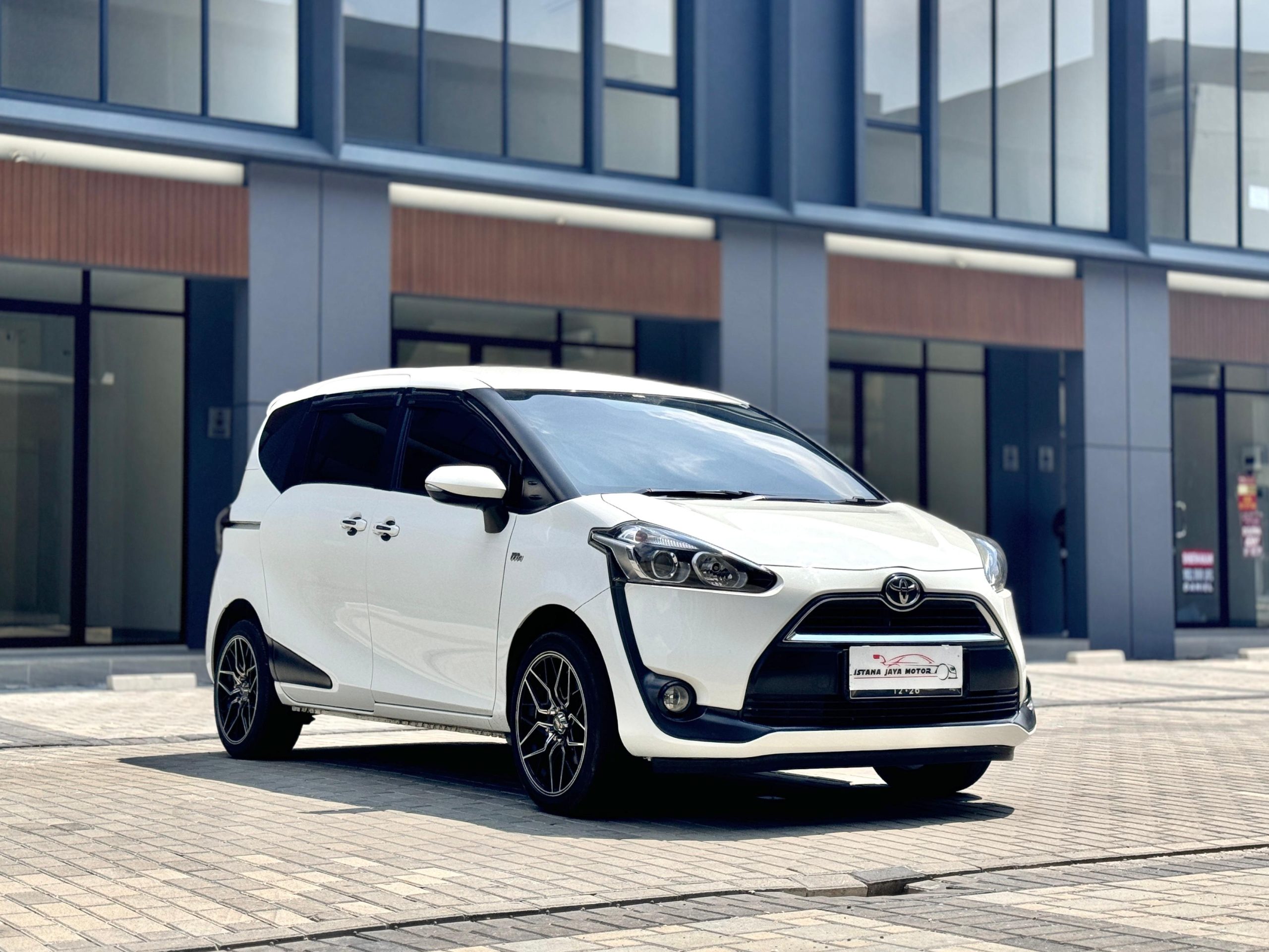 Toyota Sienta G AT Putih - Gambar 7