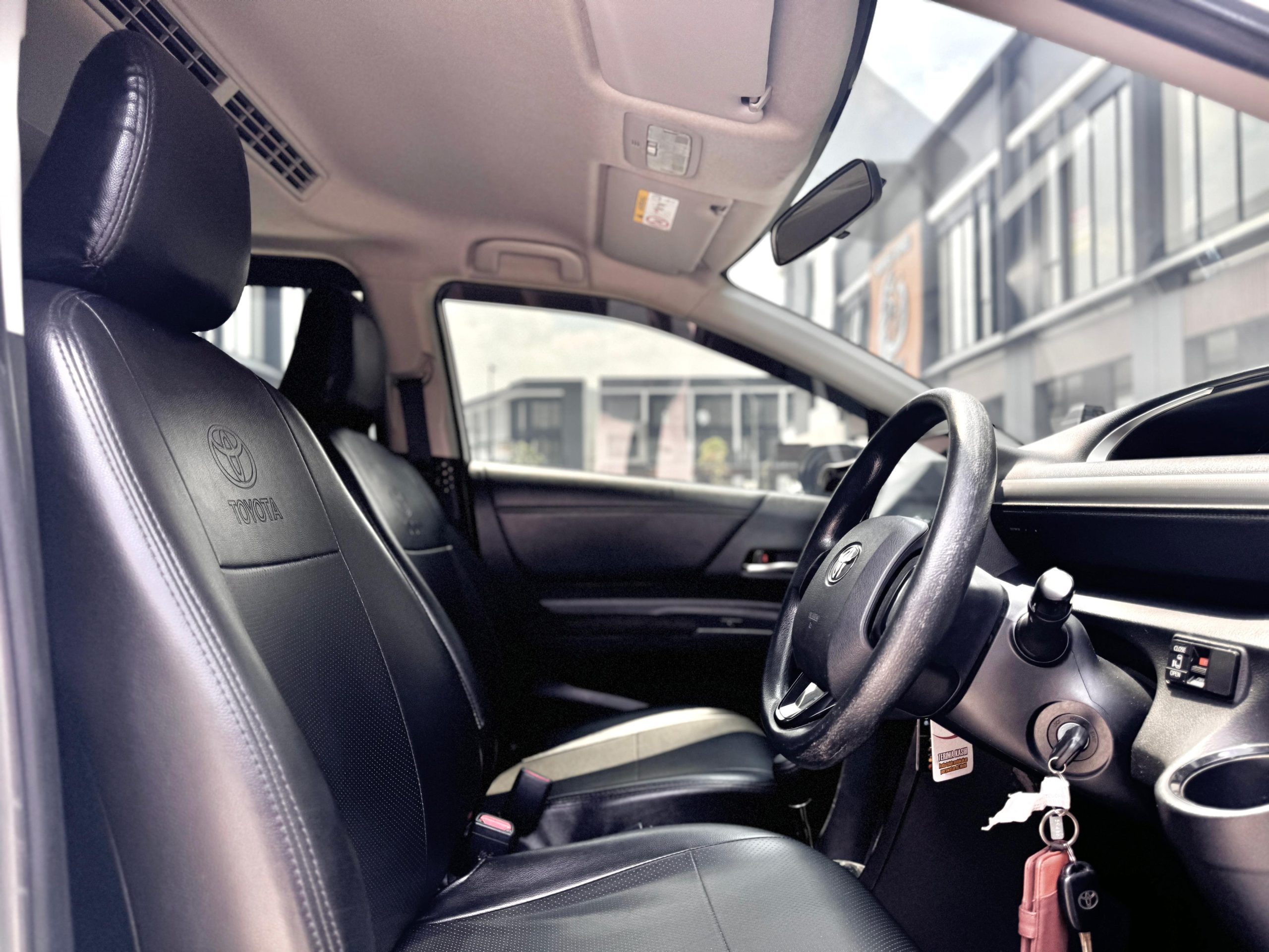 Toyota Sienta G AT Putih - Gambar 9