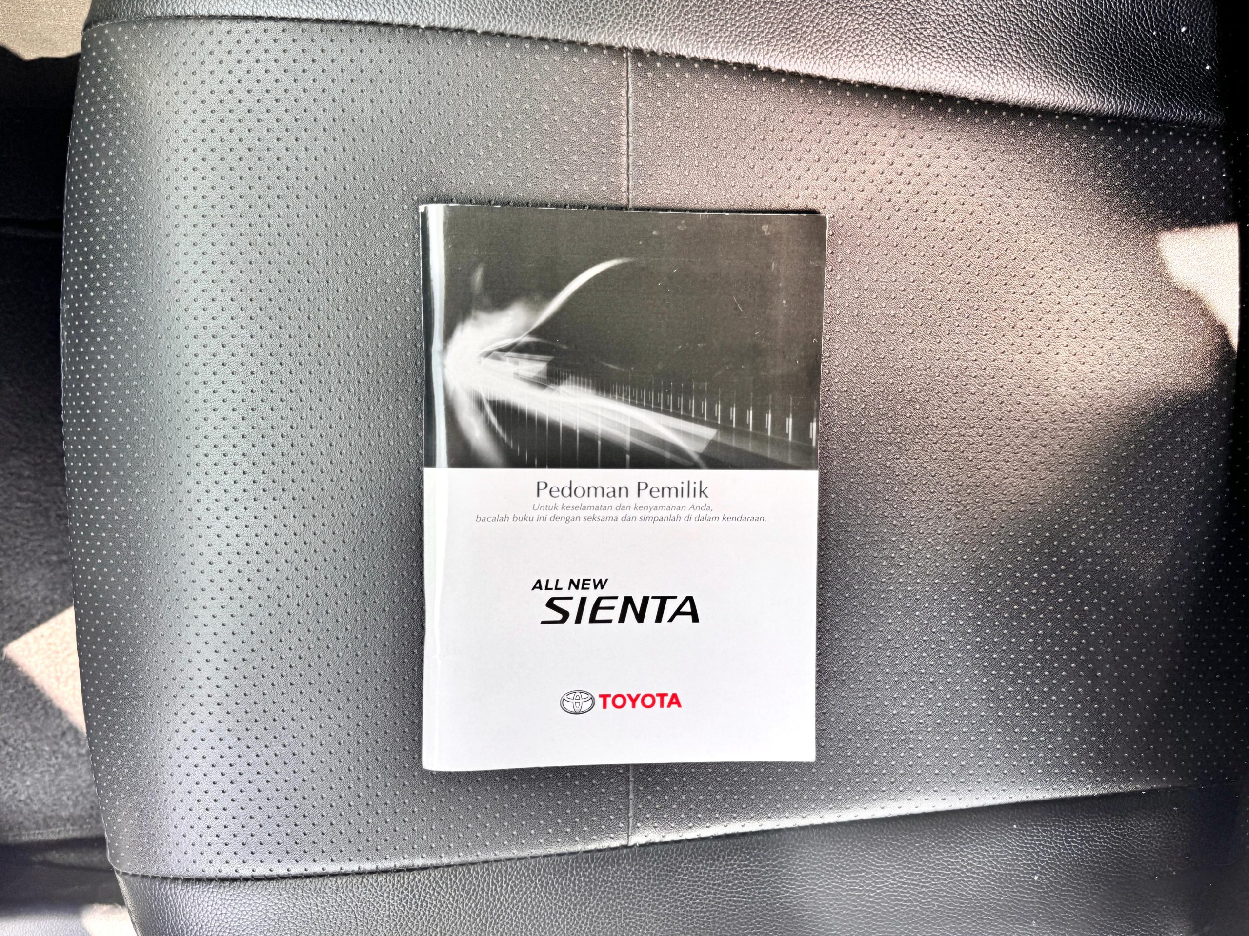 Toyota Sienta G AT Putih - Gambar 15