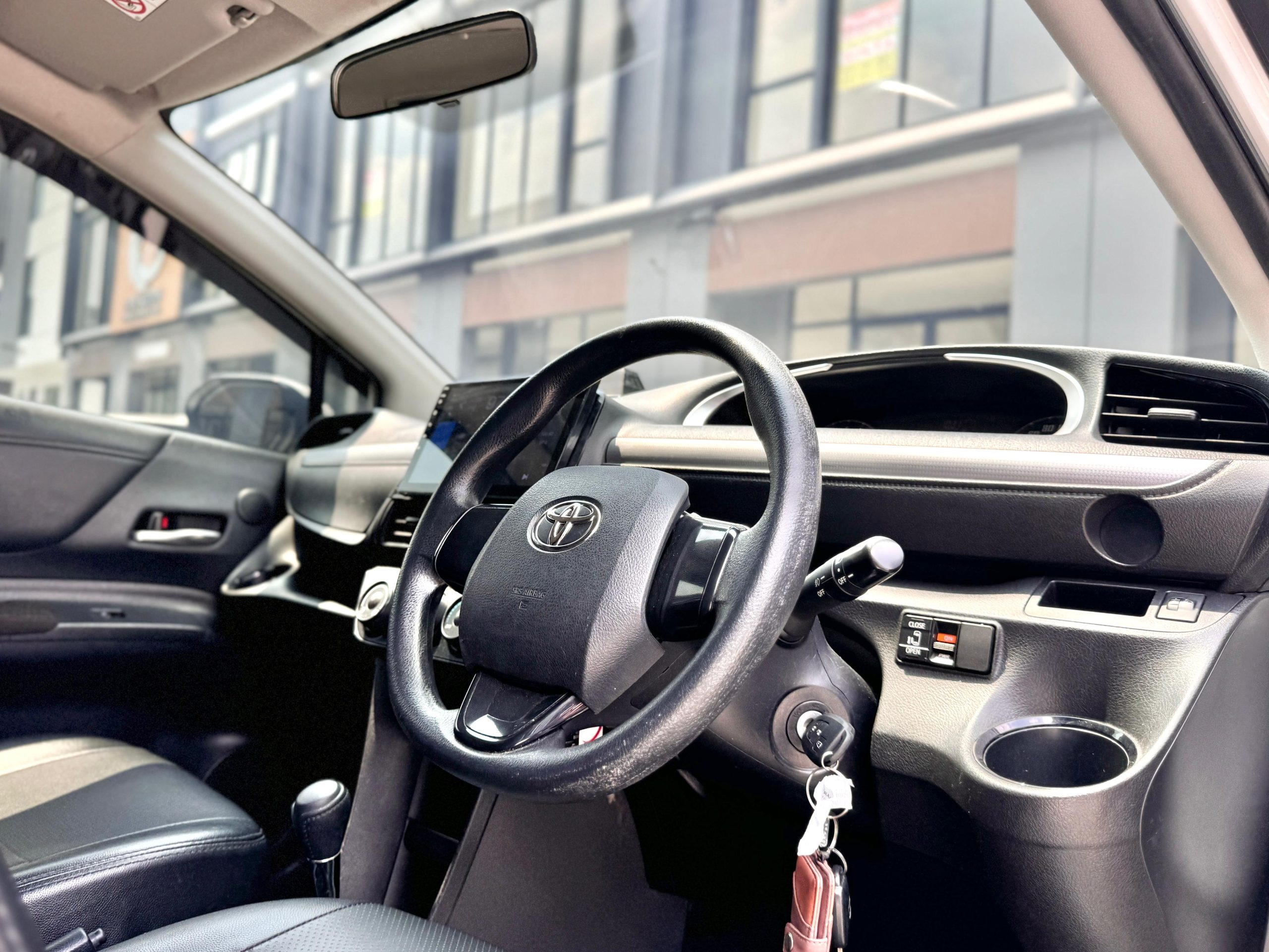 Toyota Sienta G AT Putih - Gambar 12