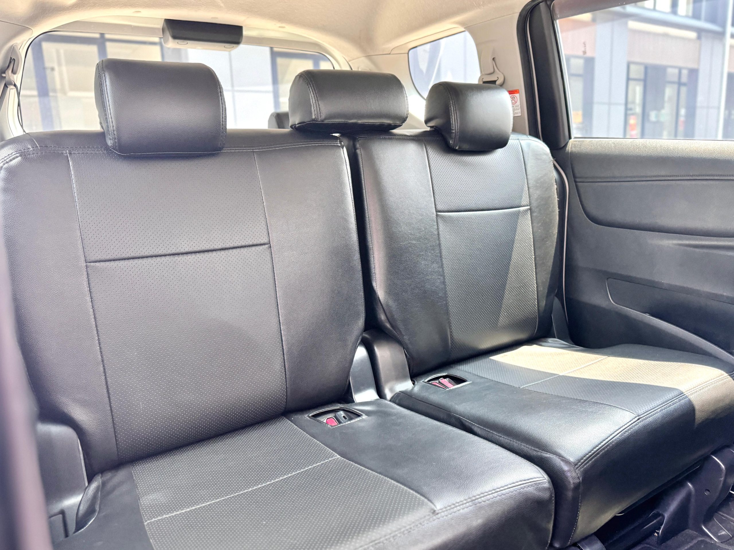 Toyota Sienta G AT Putih - Gambar 13