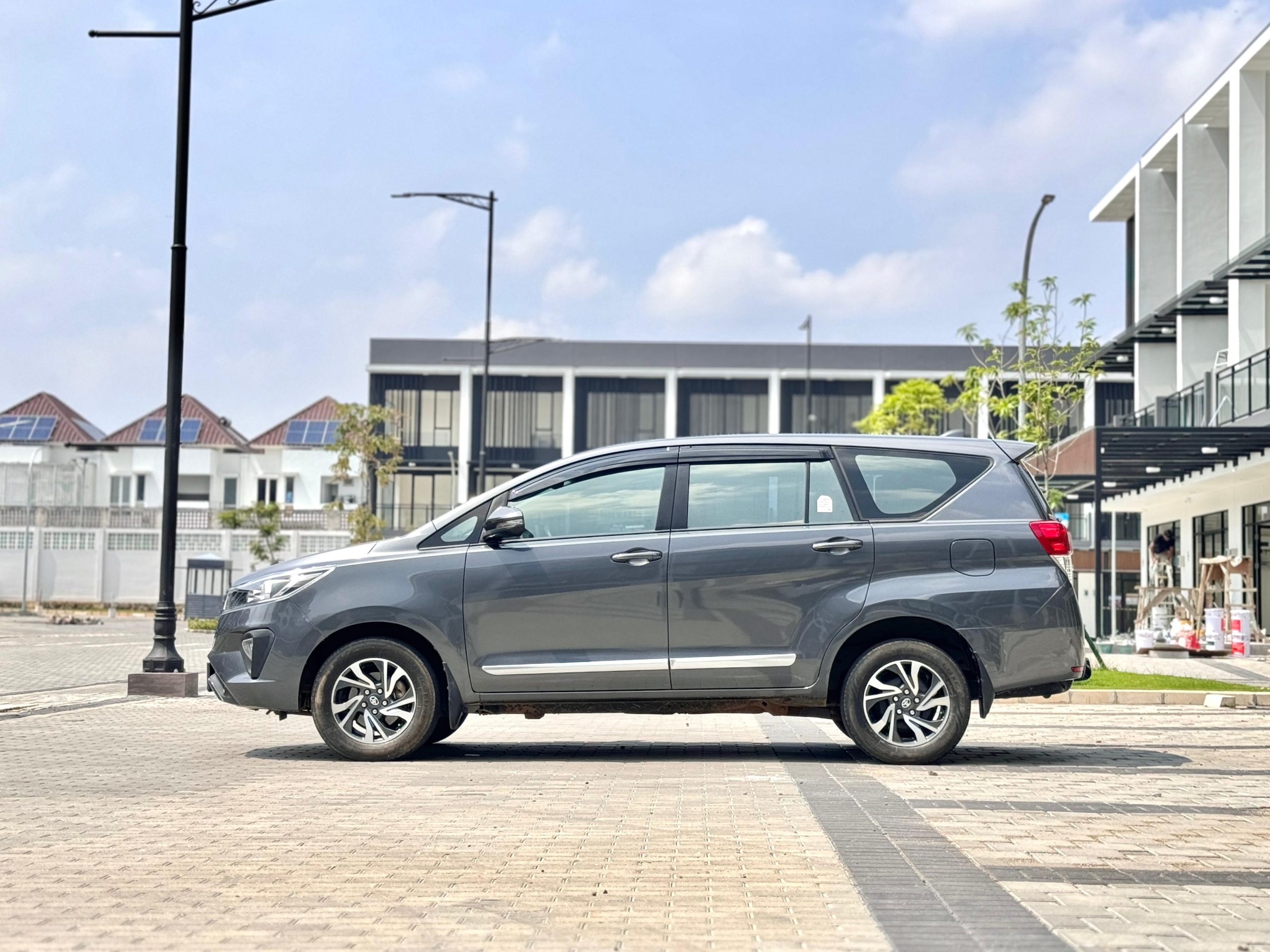 Toyota Innova 2.4 G Mt Abu - Gambar 4