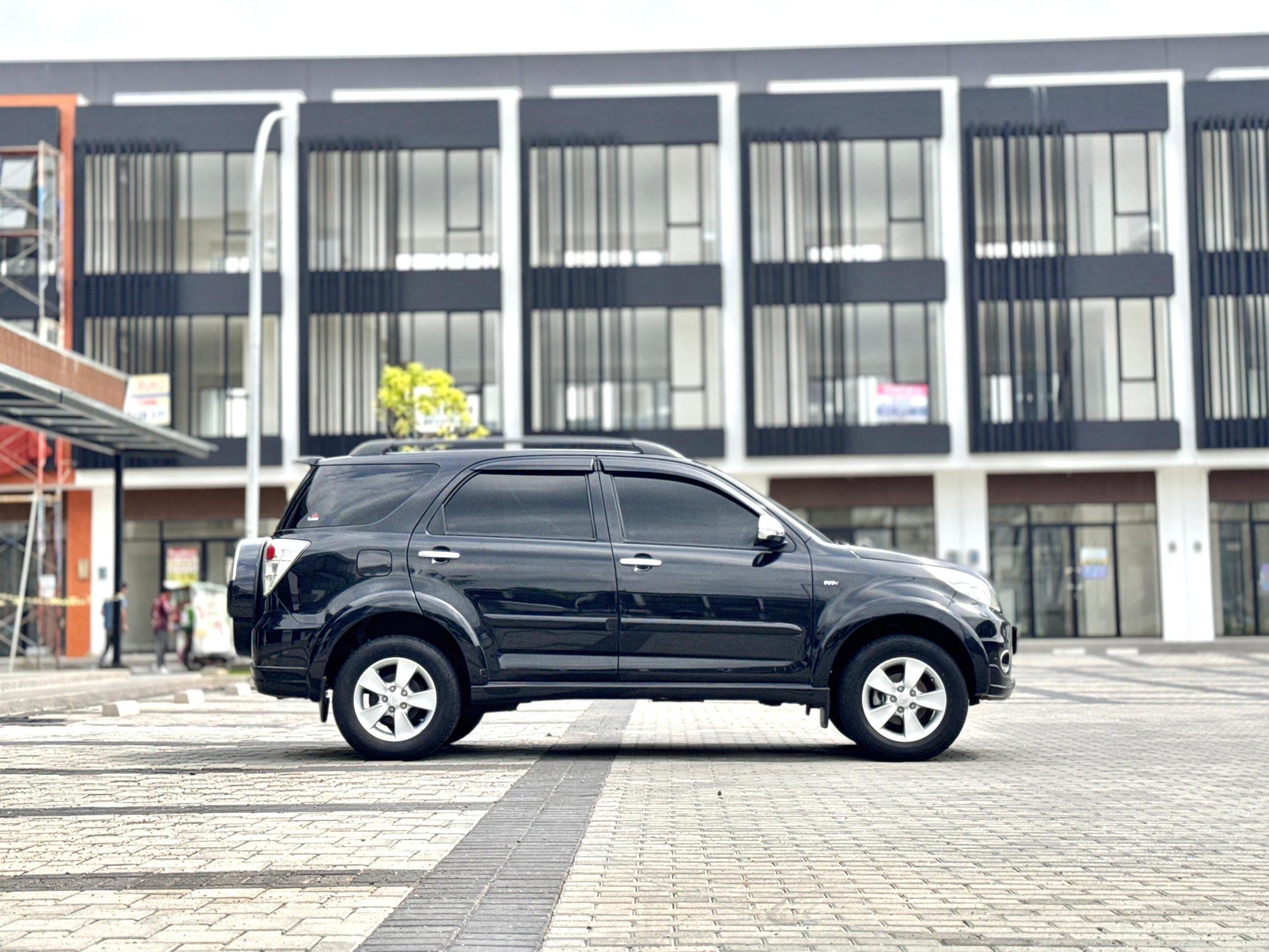 Toyota Rush S AT HITAM - Gambar 6