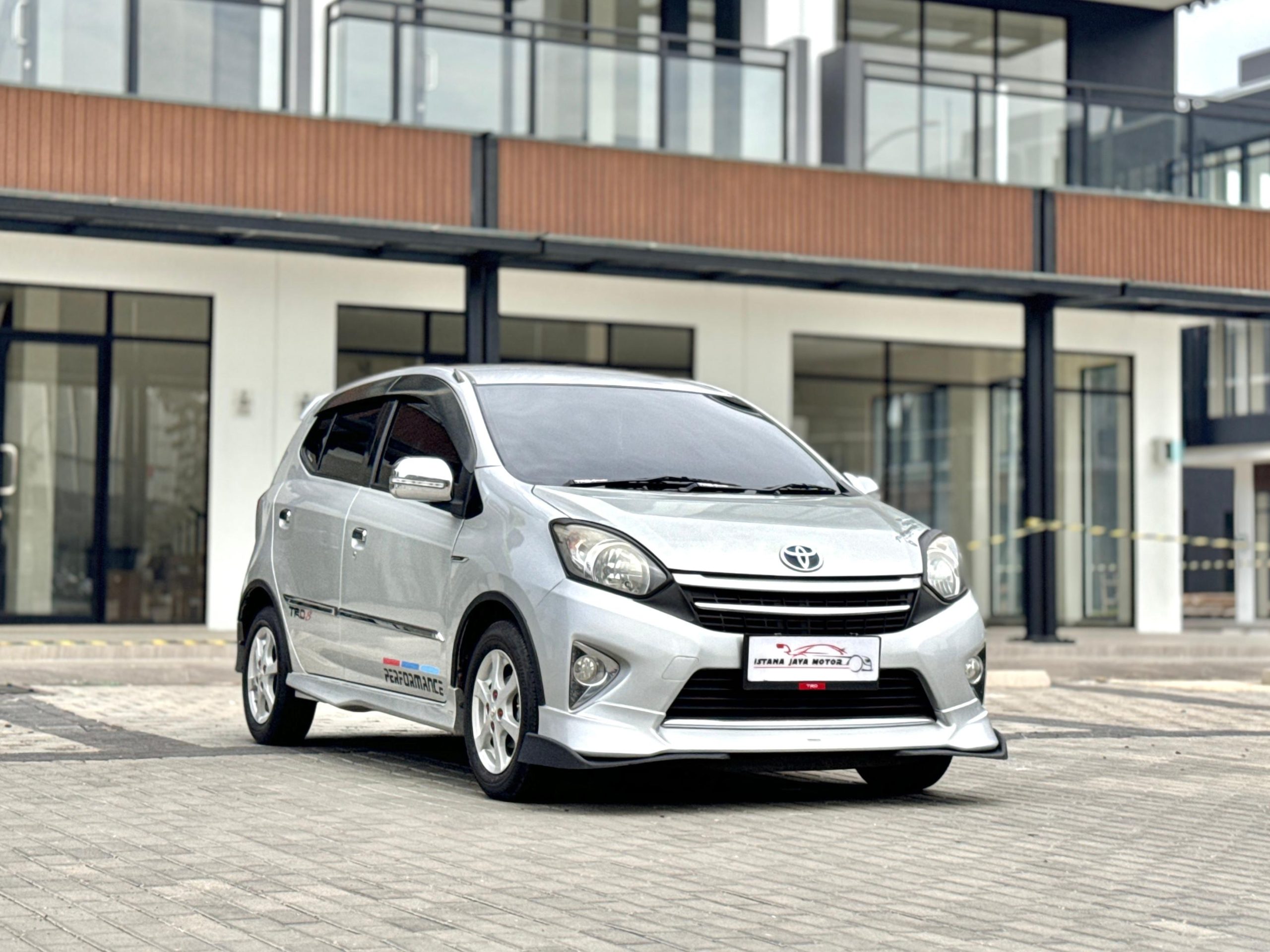 Toyota Agya 1.0 Trd AT Silver - Gambar 3