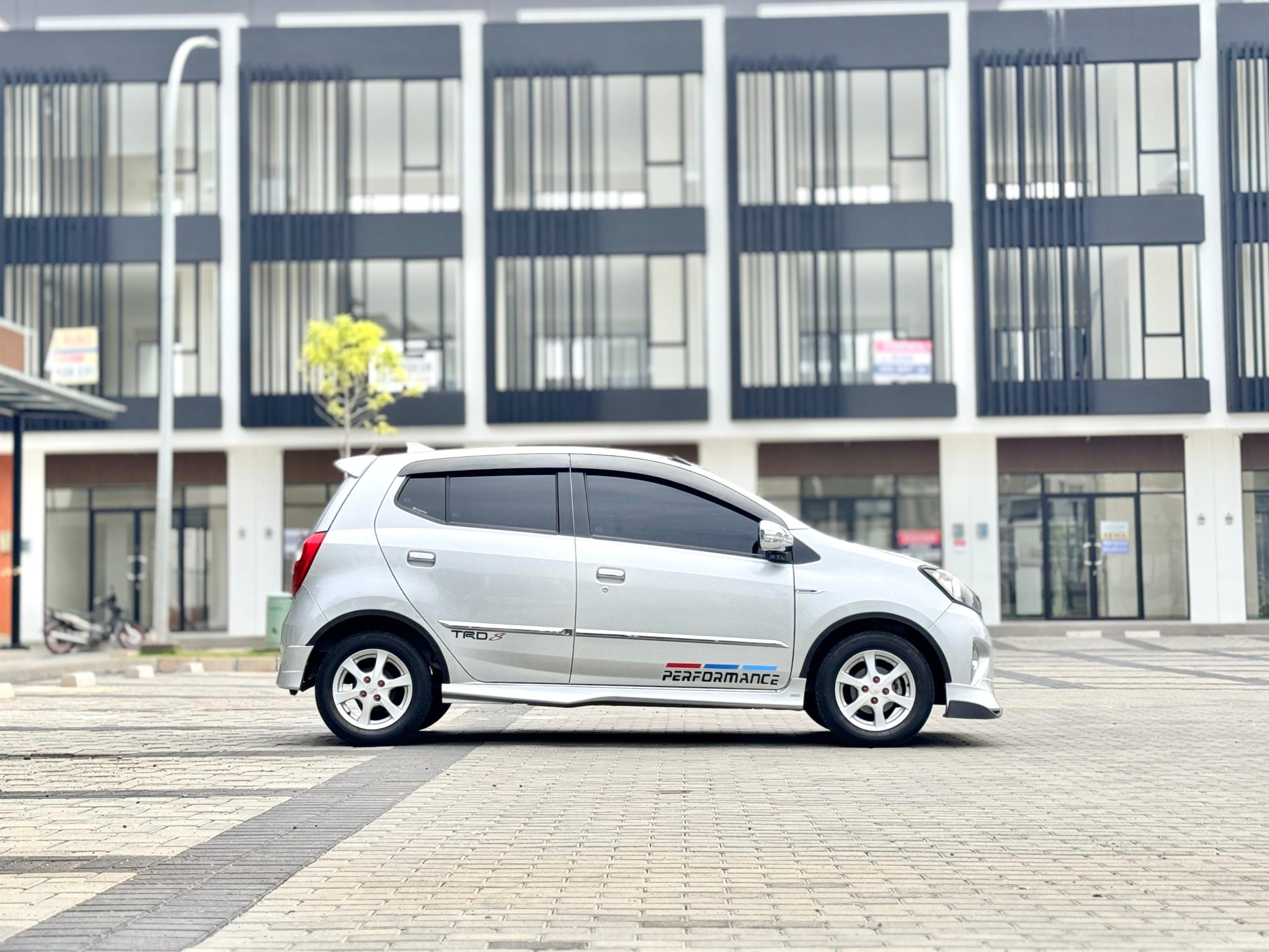 Toyota Agya 1.0 Trd AT Silver - Gambar 5