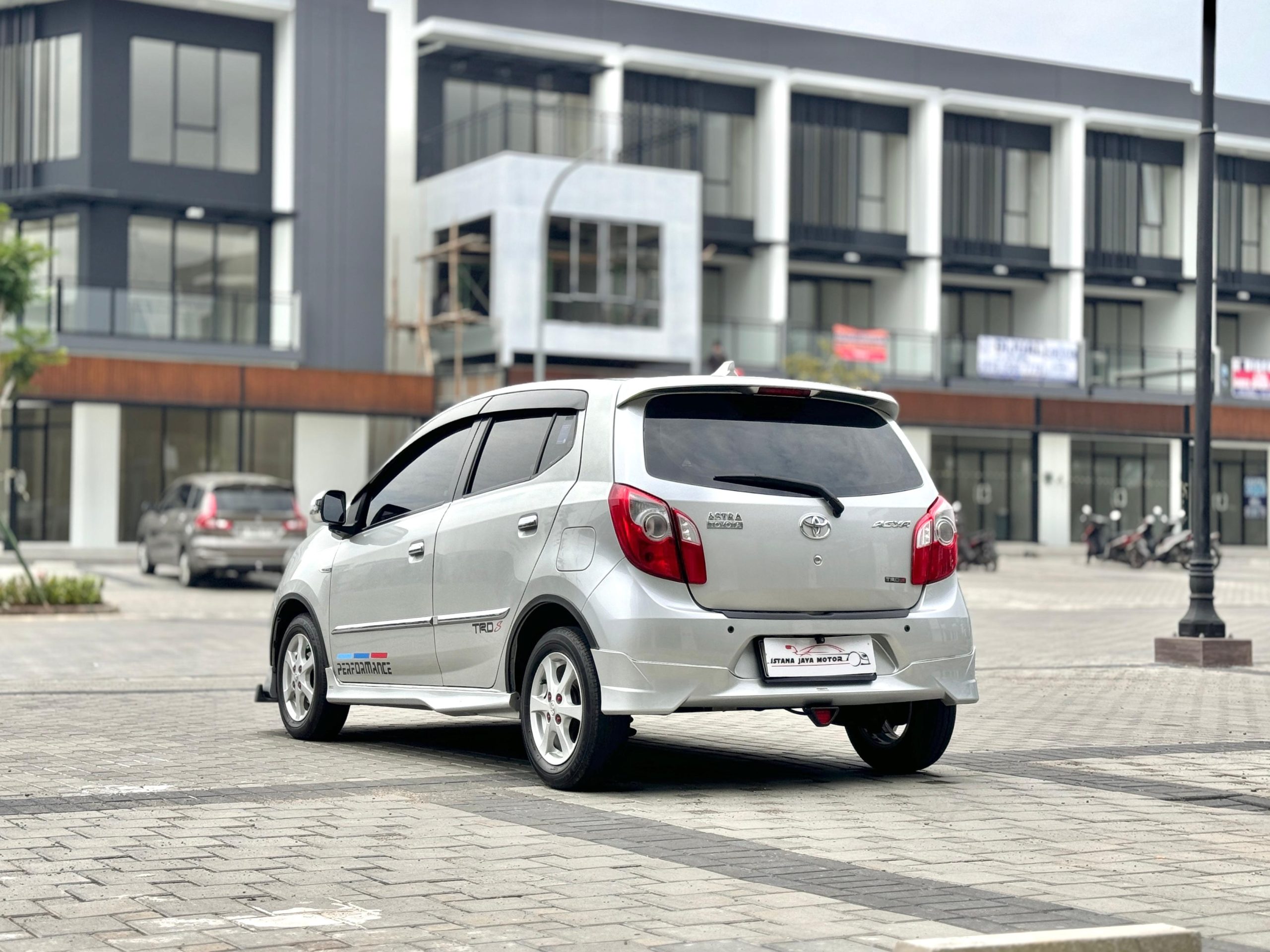 Toyota Agya 1.0 Trd AT Silver - Gambar 7