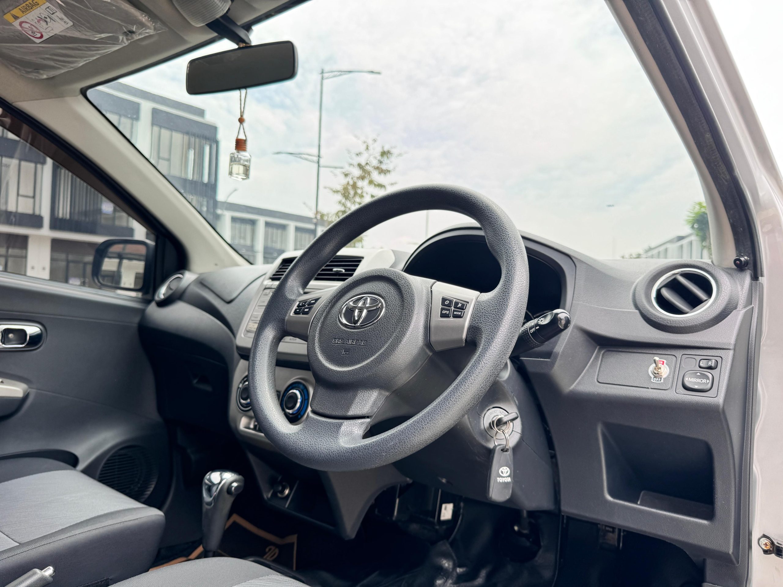 Toyota Agya 1.0 Trd AT Silver - Gambar 10