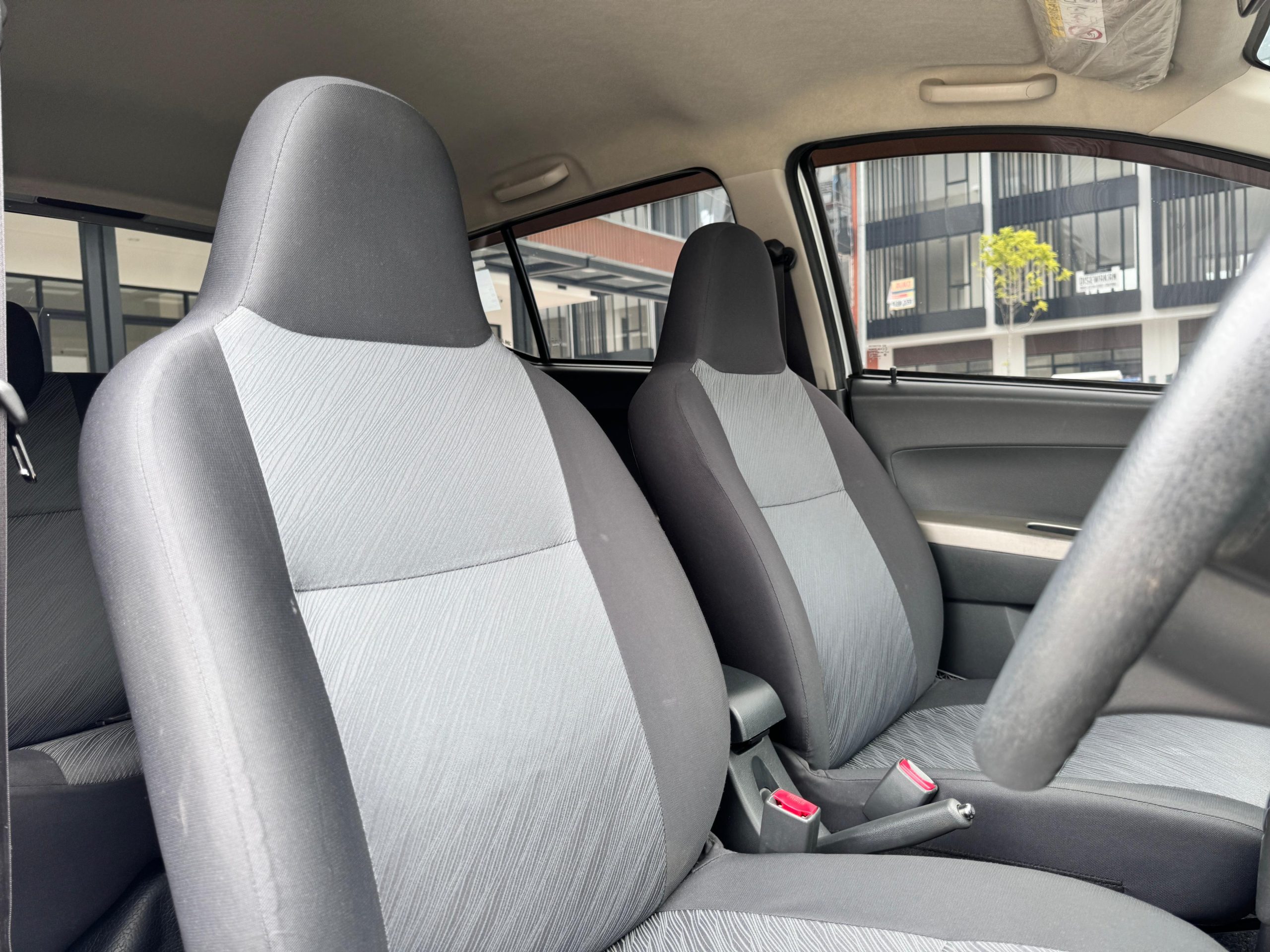 Toyota Agya 1.0 Trd AT Silver - Gambar 13