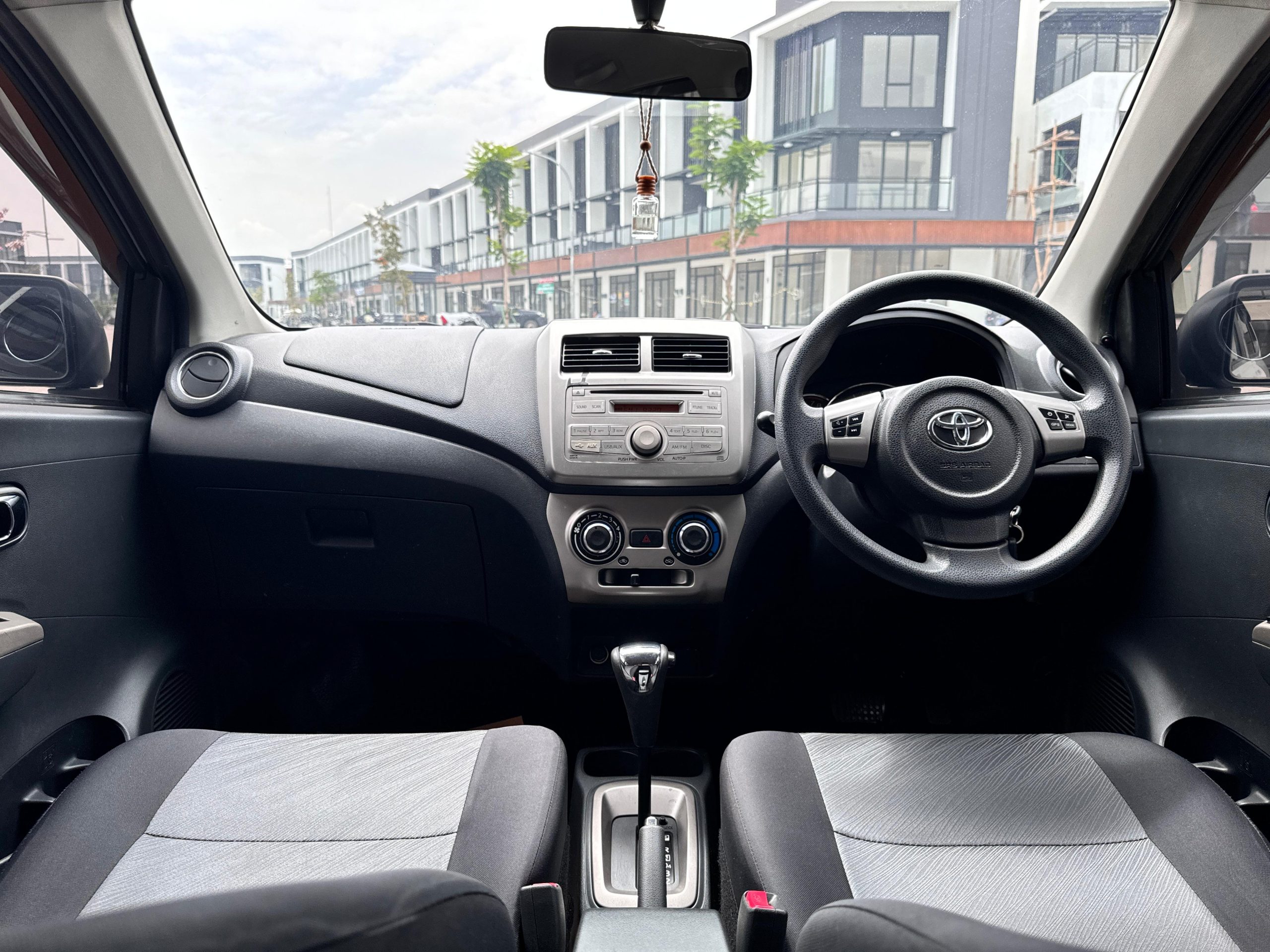 Toyota Agya 1.0 Trd AT Silver - Gambar 14