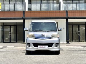 Daihatsu Luxio X MT,SILVER