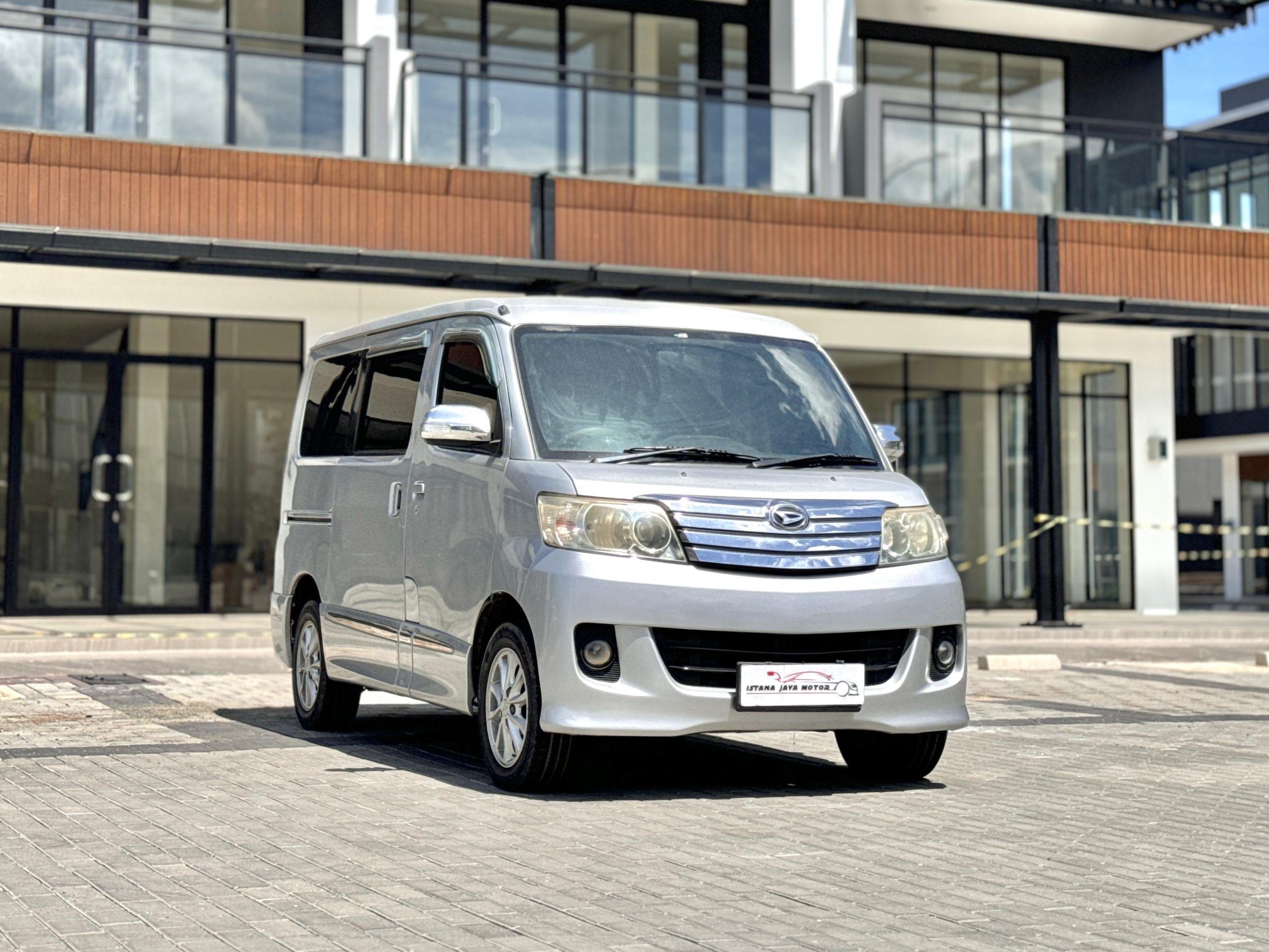 Daihatsu Luxio X MT,SILVER - Gambar 2