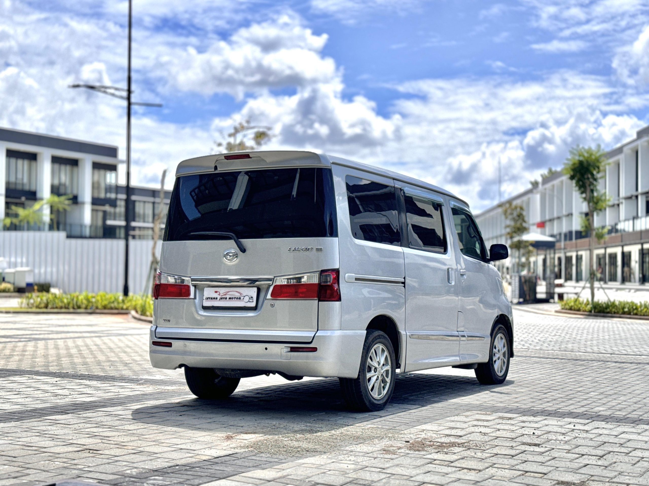 Daihatsu Luxio X MT,SILVER - Gambar 4