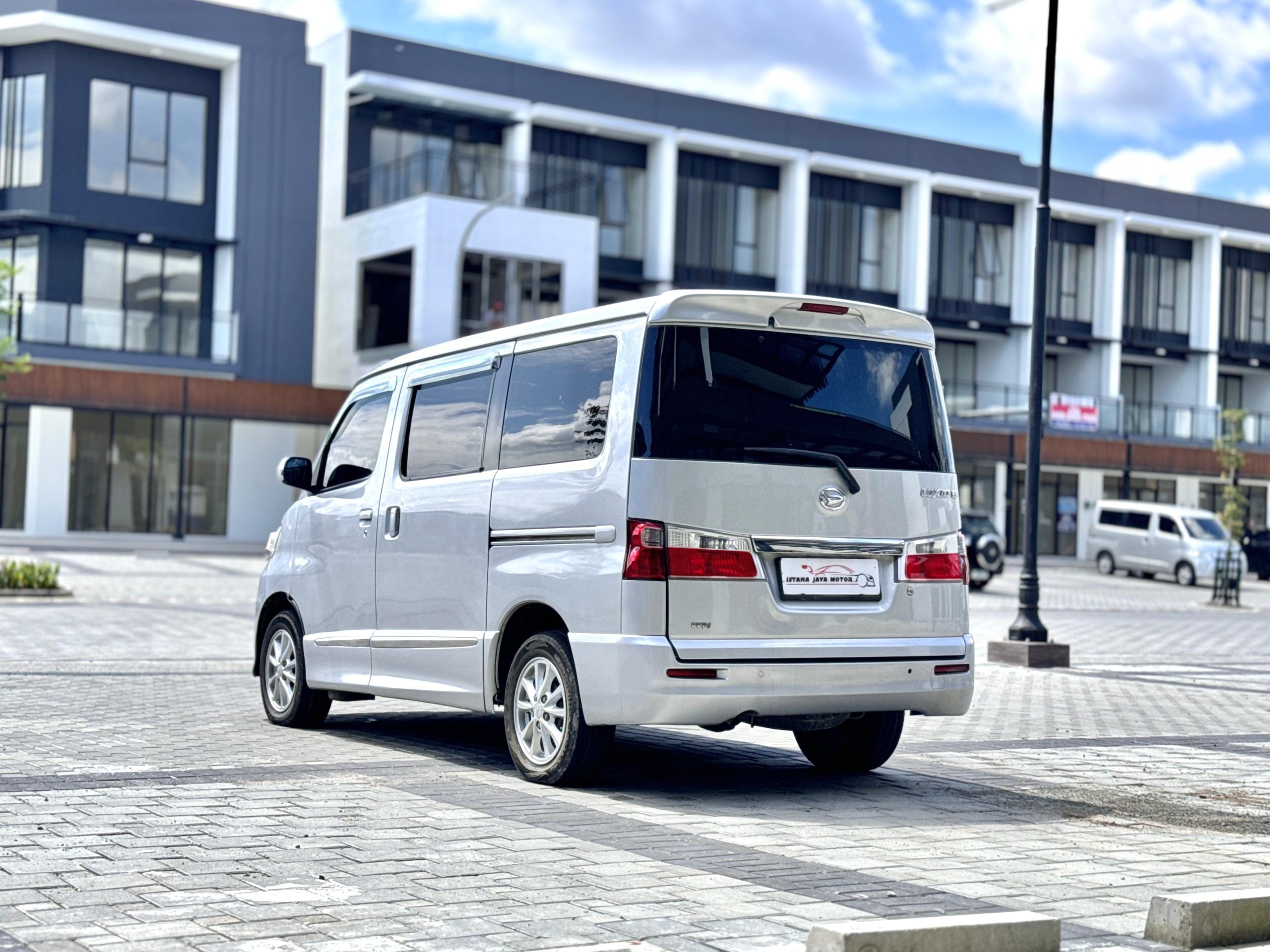 Daihatsu Luxio X MT,SILVER - Gambar 5