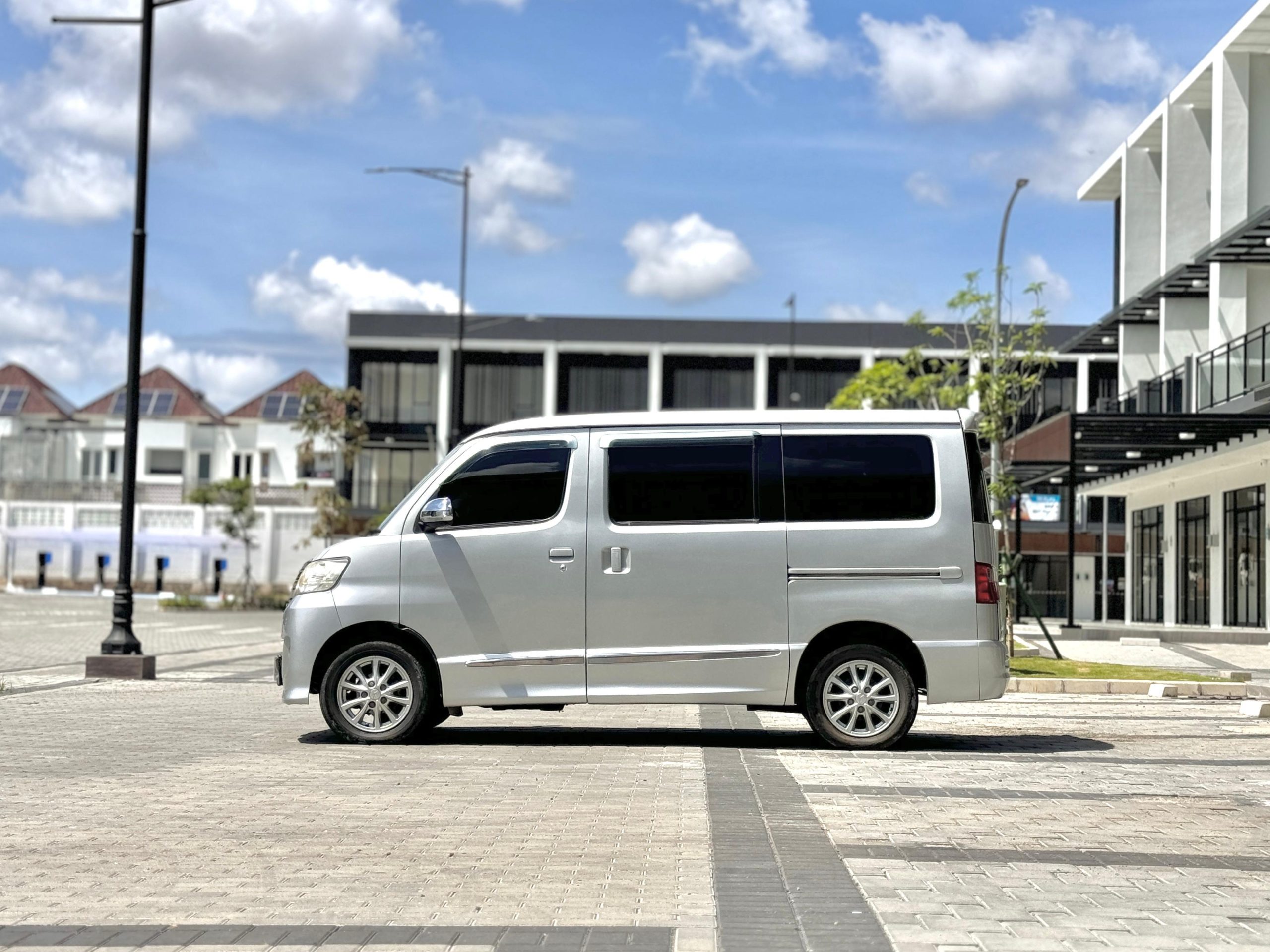 Daihatsu Luxio X MT,SILVER - Gambar 6