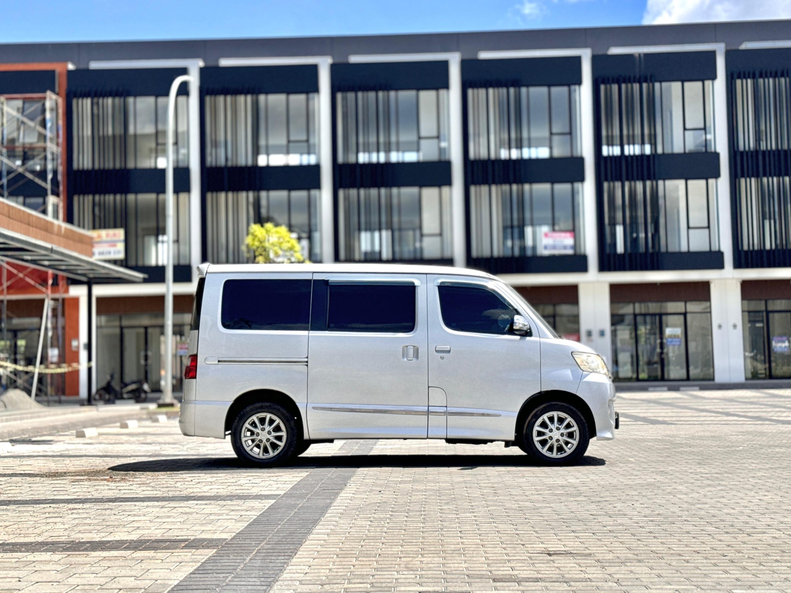 Daihatsu Luxio X MT,SILVER - Gambar 7