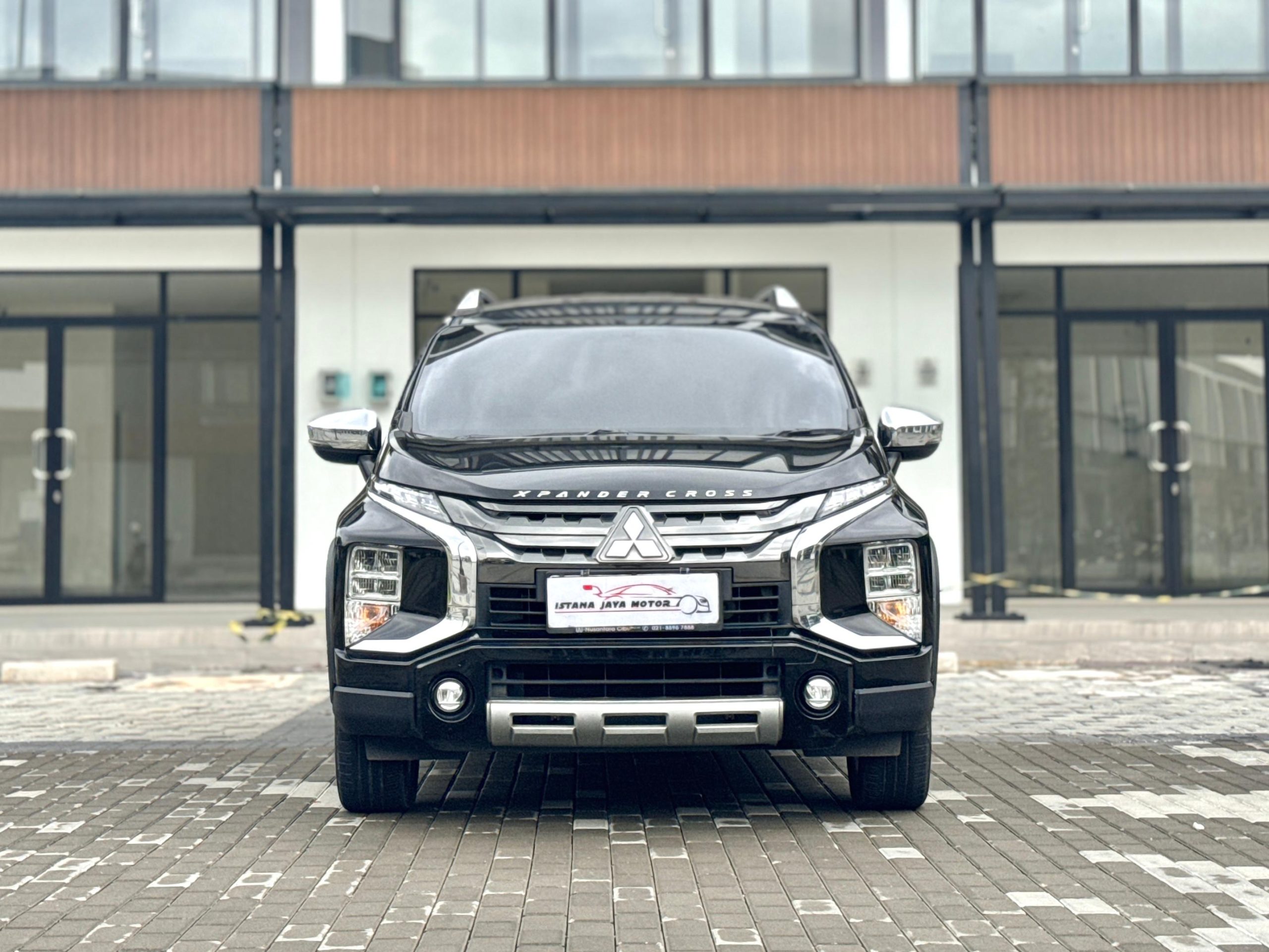 Mitsubishi Xpander Cross Premium hitam