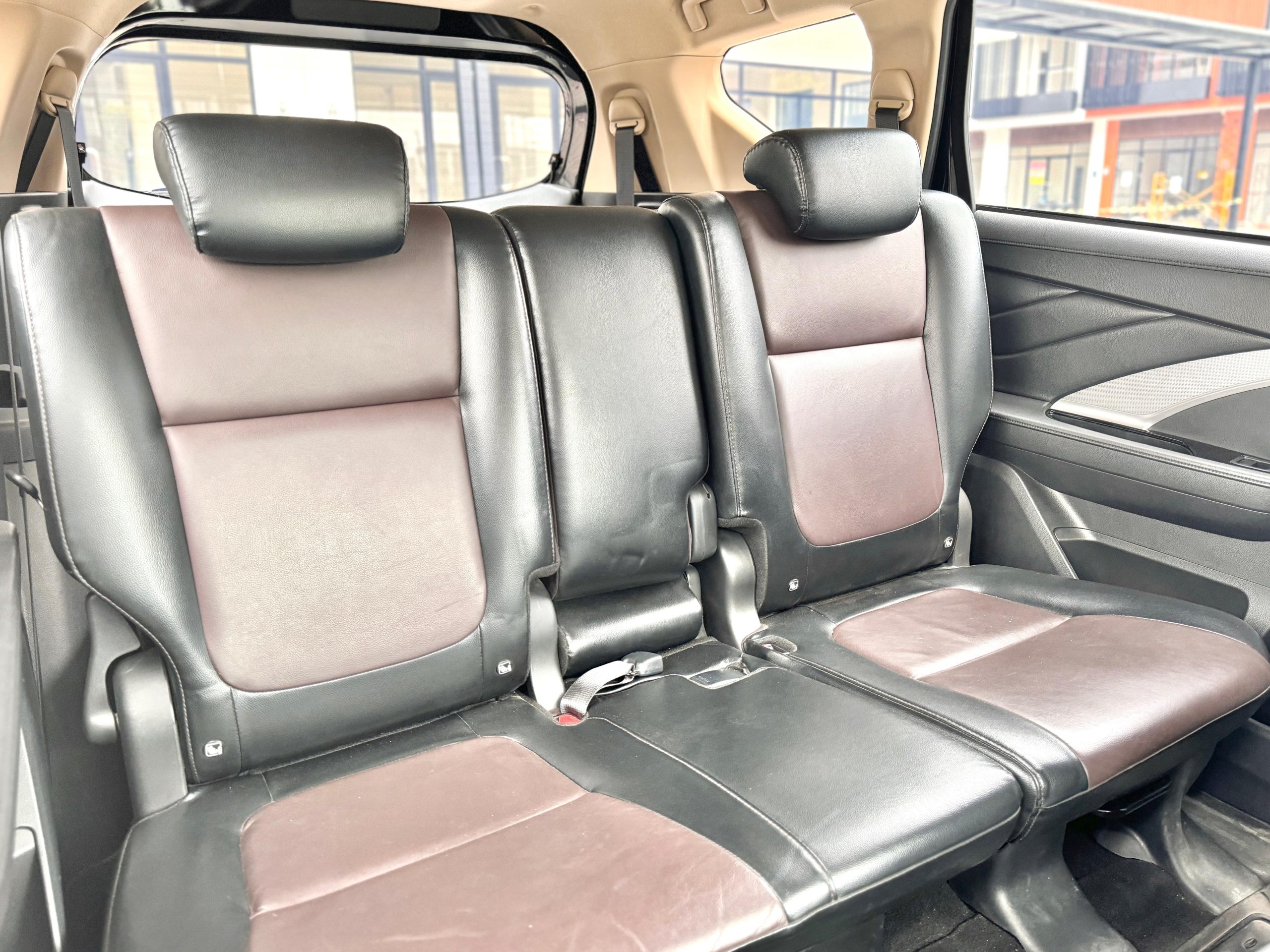 Mitsubishi Xpander Cross Premium hitam - Gambar 12