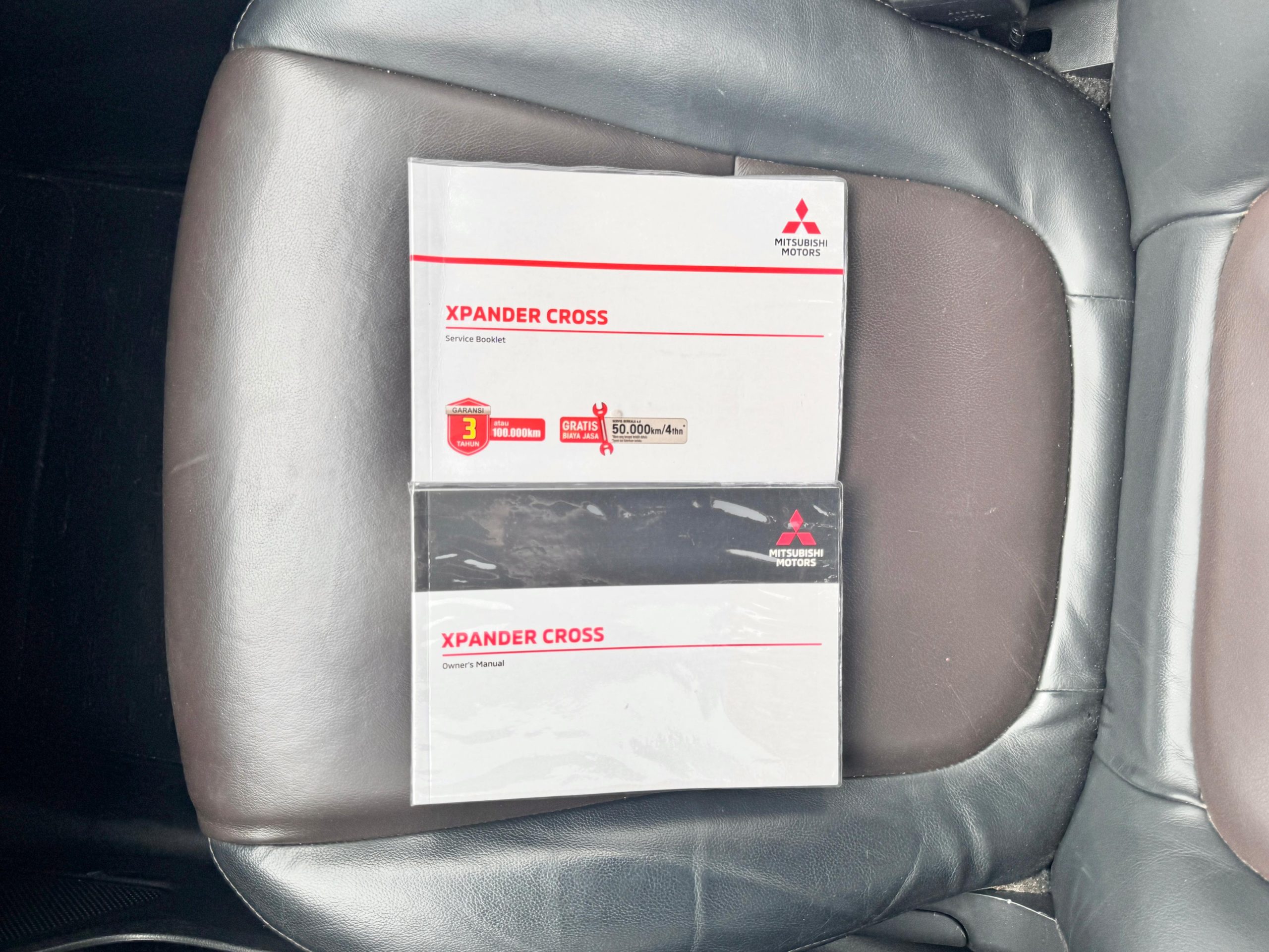 Mitsubishi Xpander Cross Premium hitam - Gambar 15