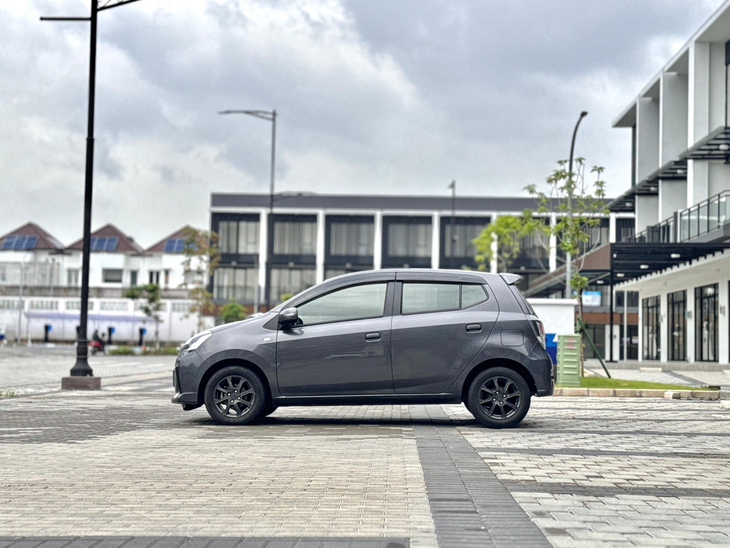 Daihatsu Ayla 1.2 X AT Abu Metalik - Gambar 2