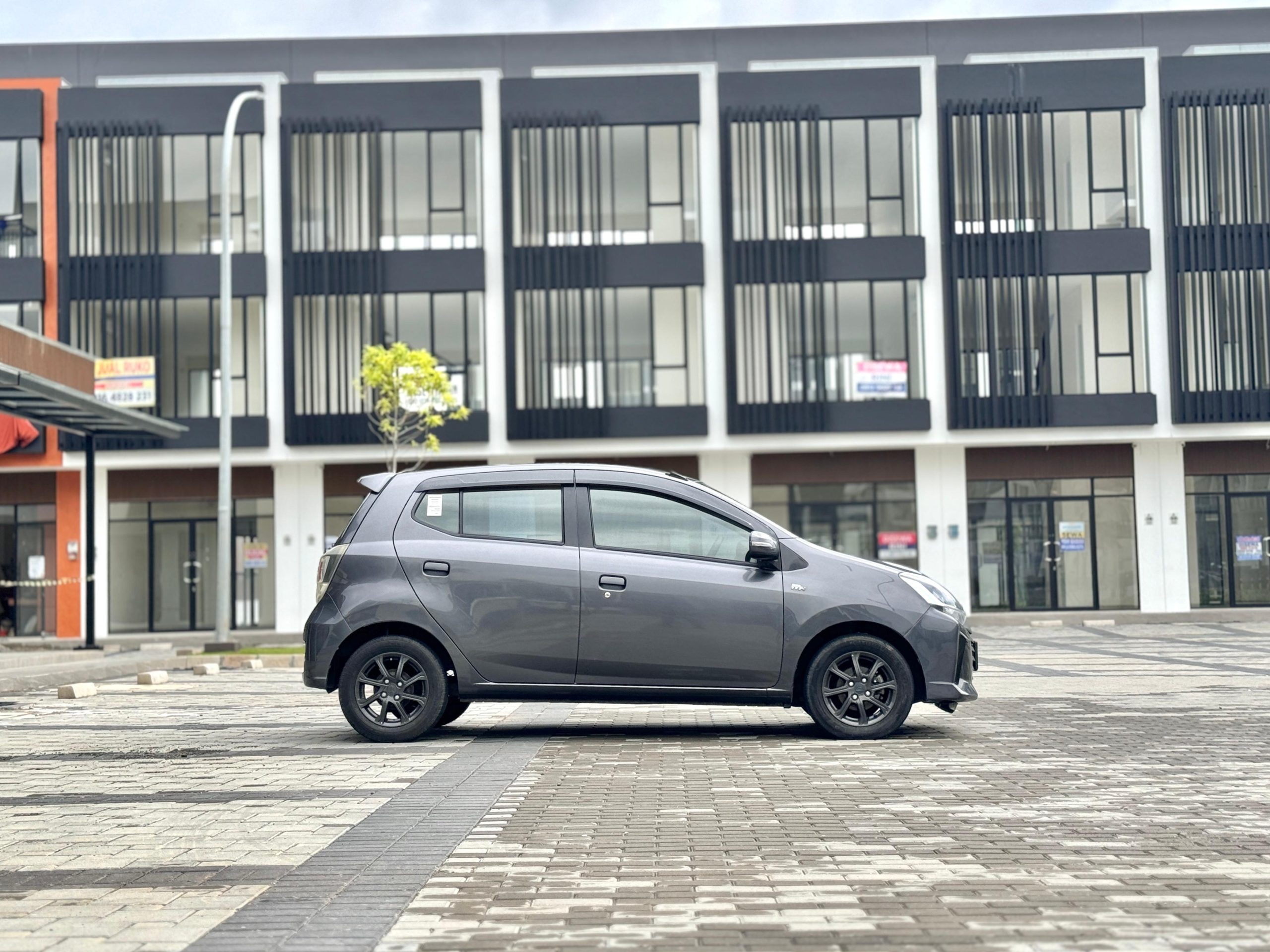 Daihatsu Ayla 1.2 X AT Abu Metalik - Gambar 3