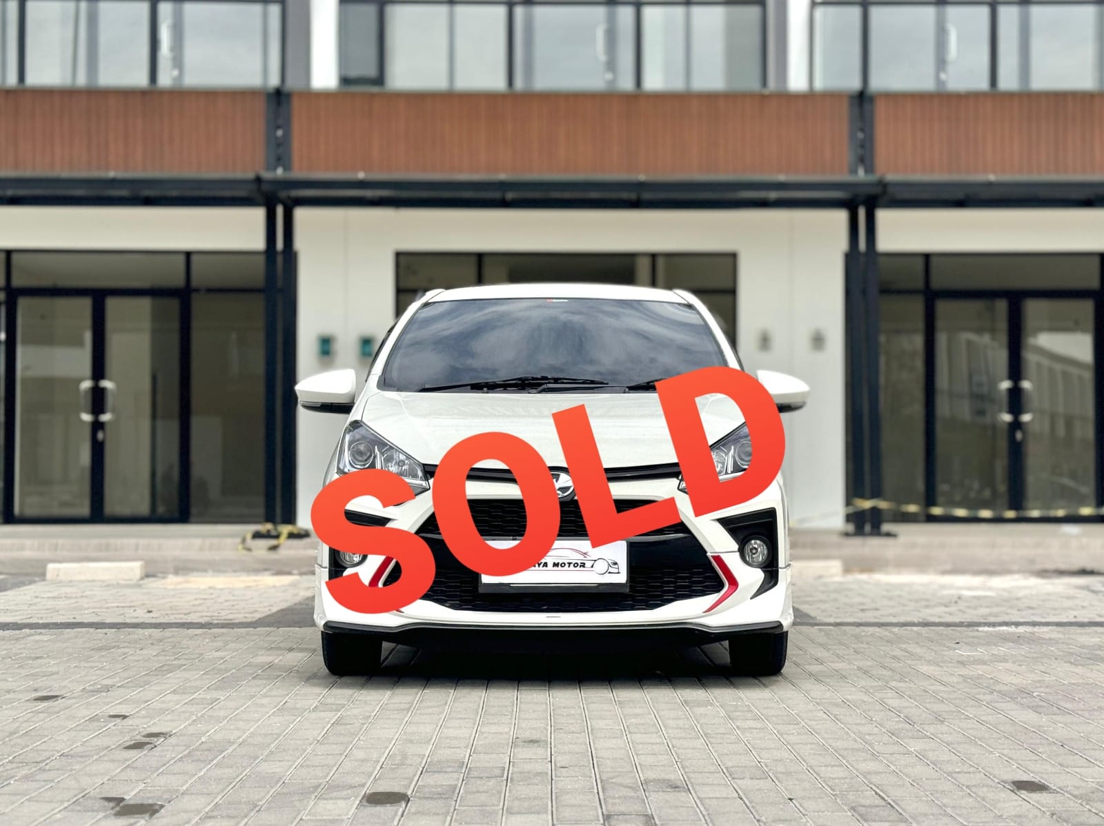 TOYOTA AGYA 1.0 G TRD AT PUTIH