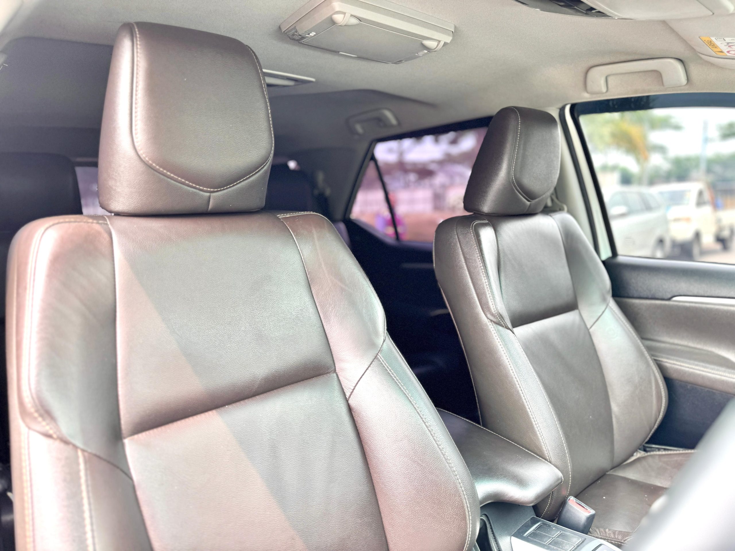 Toyota Fortuner 2.4 VRZ TRD PUTIH - Gambar 6