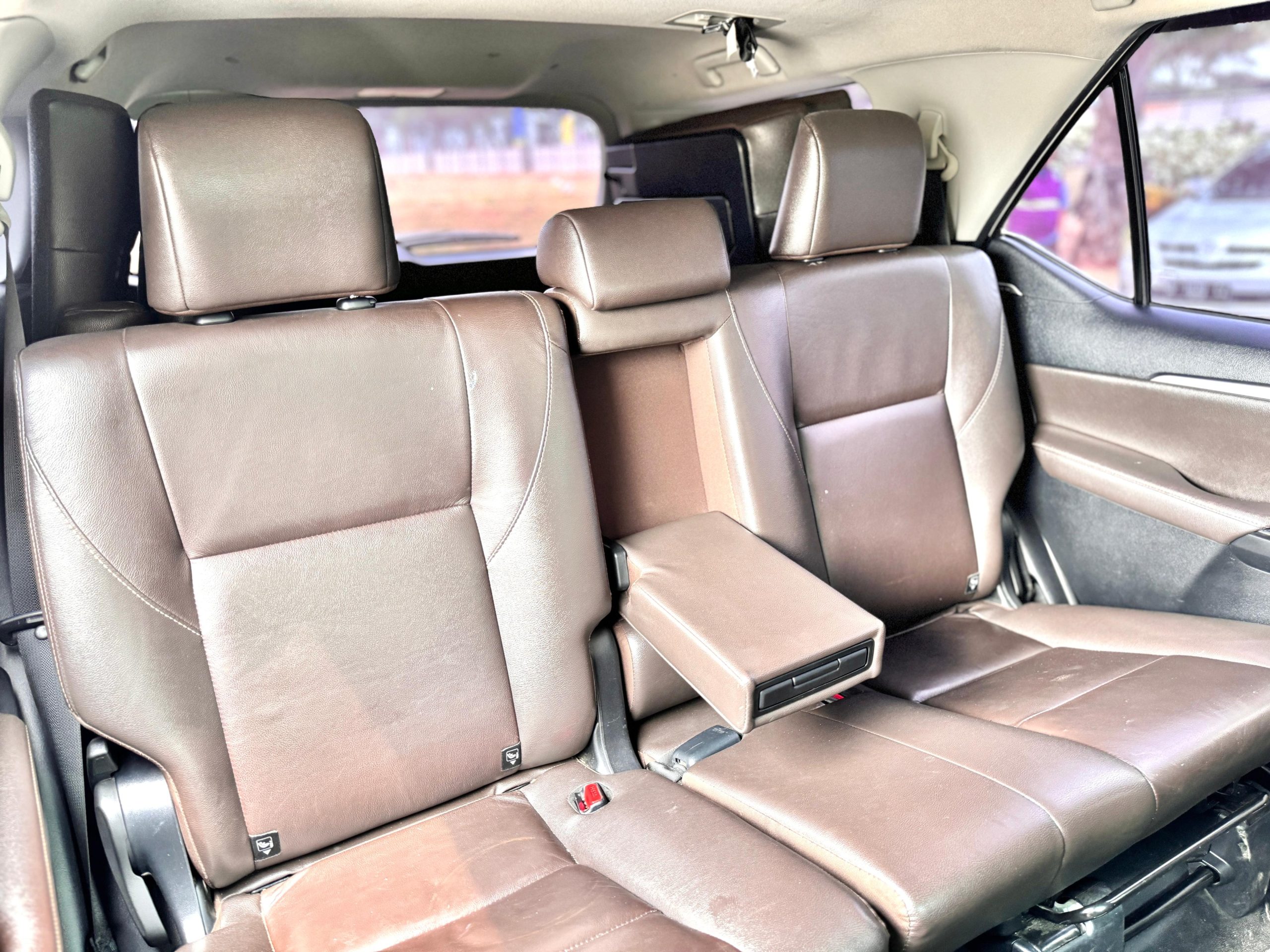 Toyota Fortuner 2.4 VRZ TRD PUTIH - Gambar 9