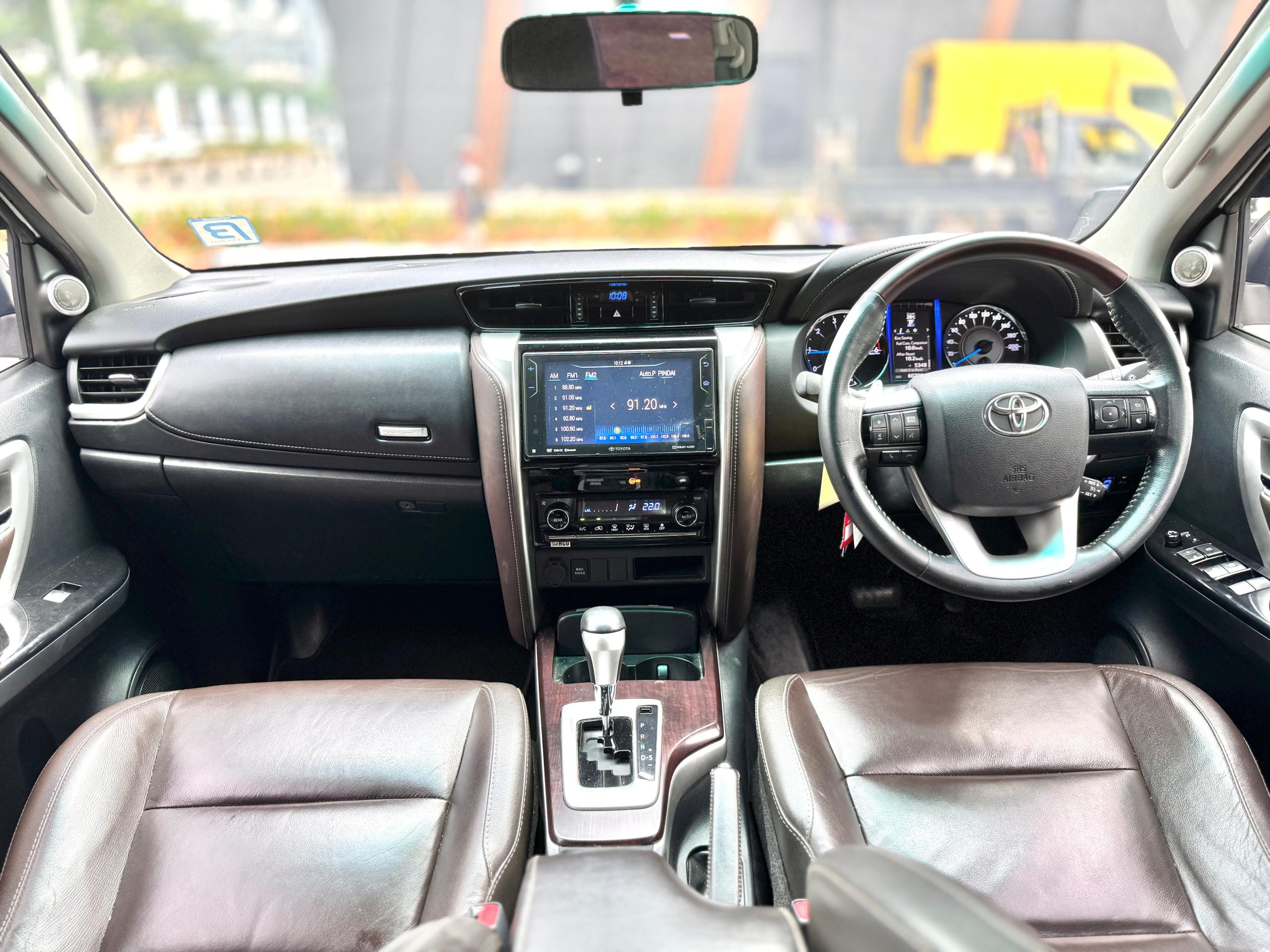 Toyota Fortuner 2.4 VRZ TRD PUTIH - Gambar 11