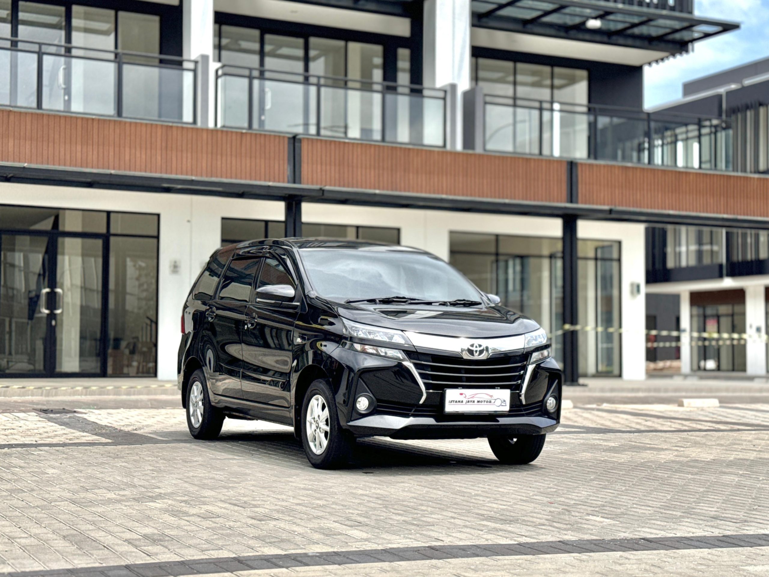 Toyota Avanza 1.3 G AT HITAM - Gambar 2